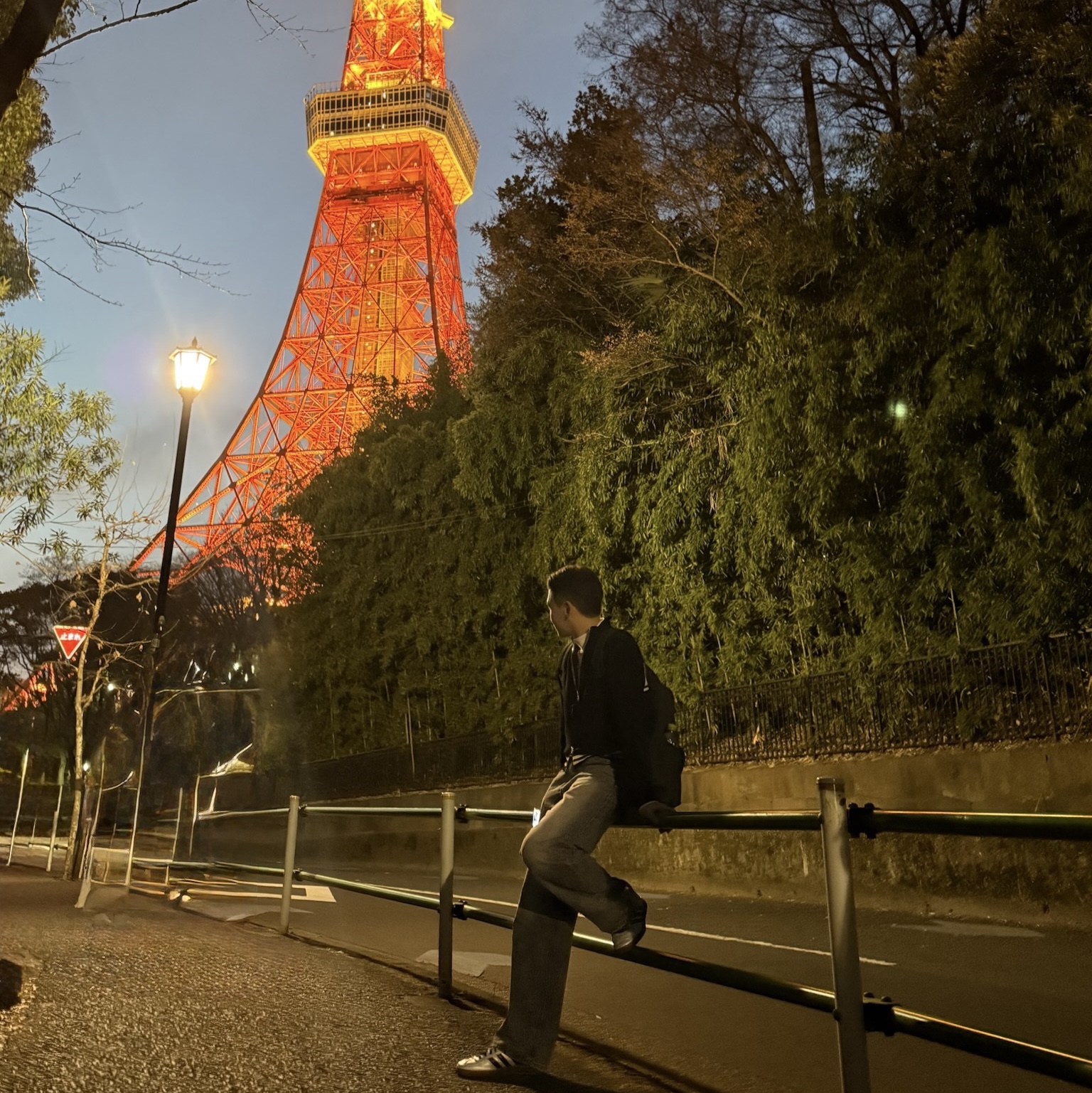 Matin Kim Spell Point Stripe Knit Cardigan Black, Stussy Canvas Backpack Washed Black 착용 스타일 - 3