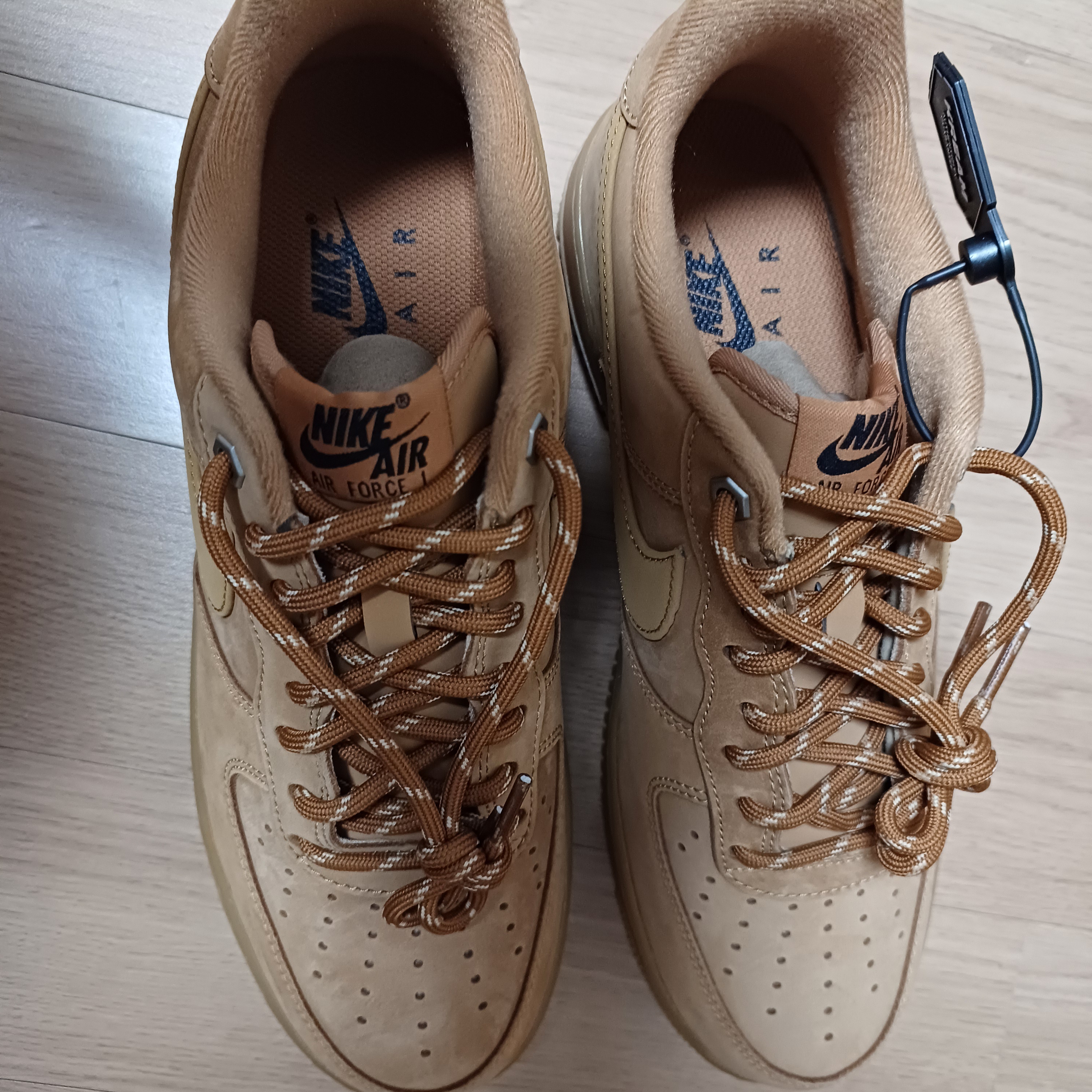 Nike Air Force 1 '07 WB Flax 착용 스타일