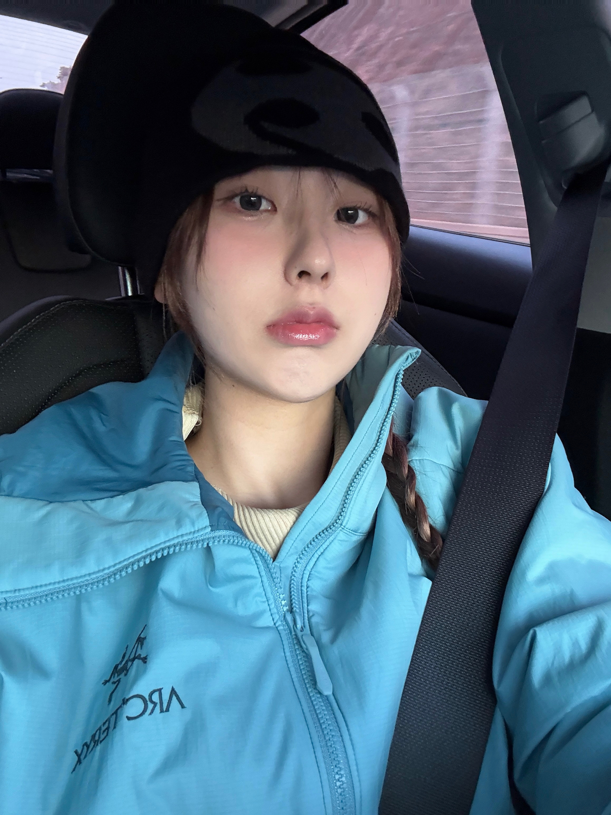 Arc'teryx Atom LT Hoody Solace, Sansan Gear Logo Beanie Black 착용 스타일