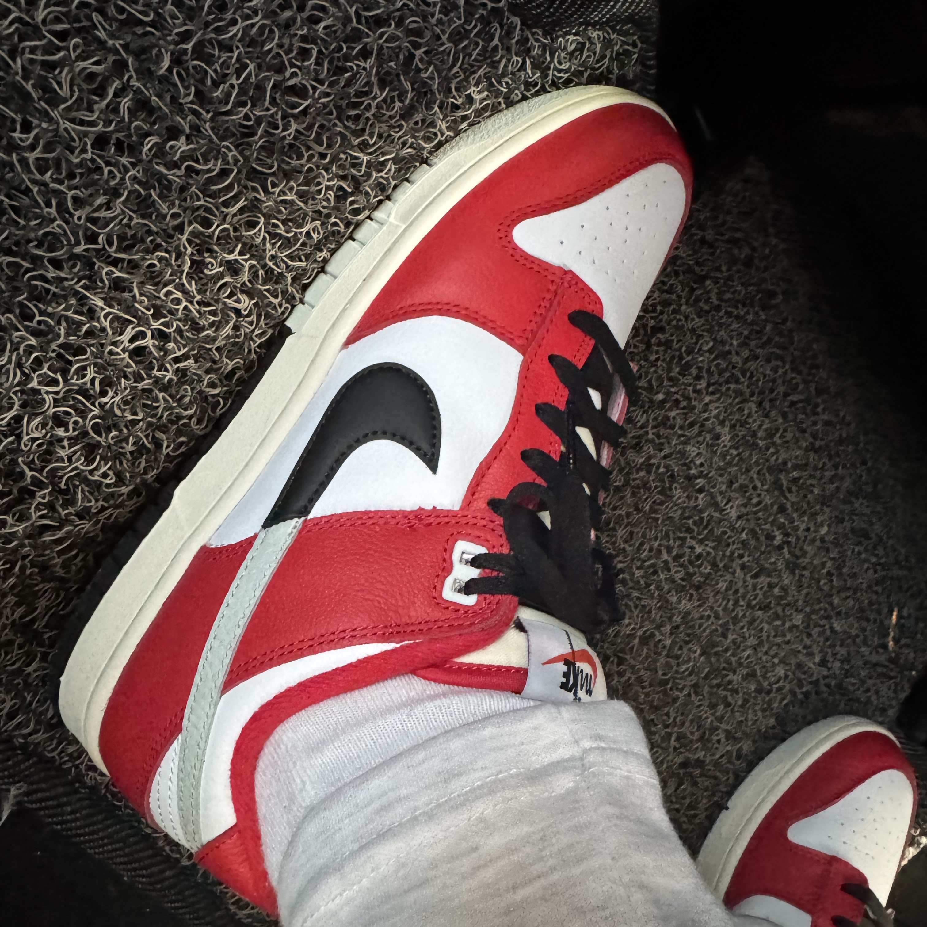 Nike Dunk Low Retro PRM University Red Black 착용 스타일