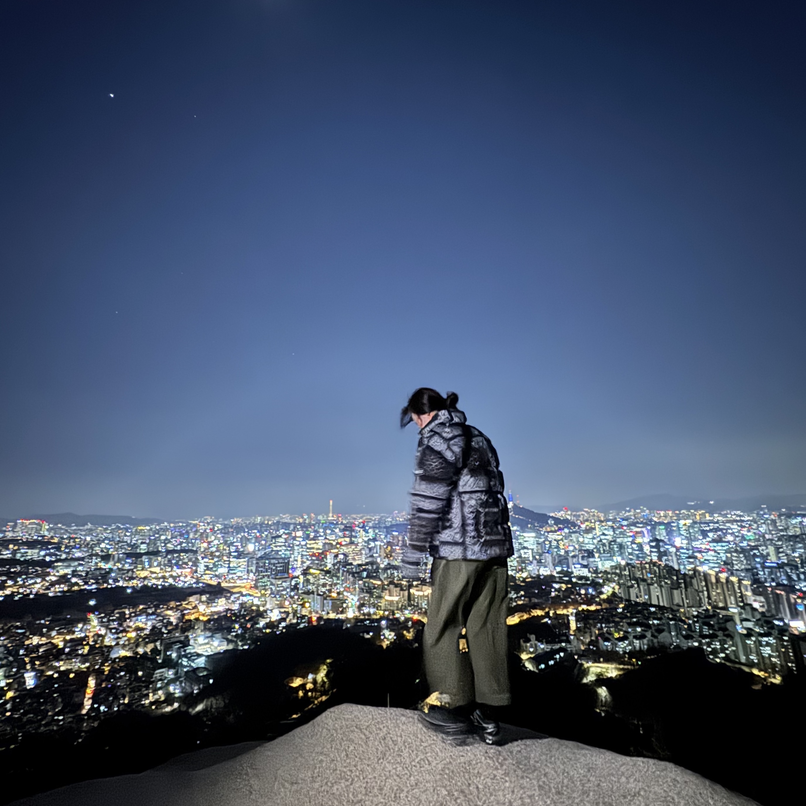 The North Face Lofty Down Jacket Black, Arc'teryx Mantis 1 Waistpack Black II 착용 스타일 - 1