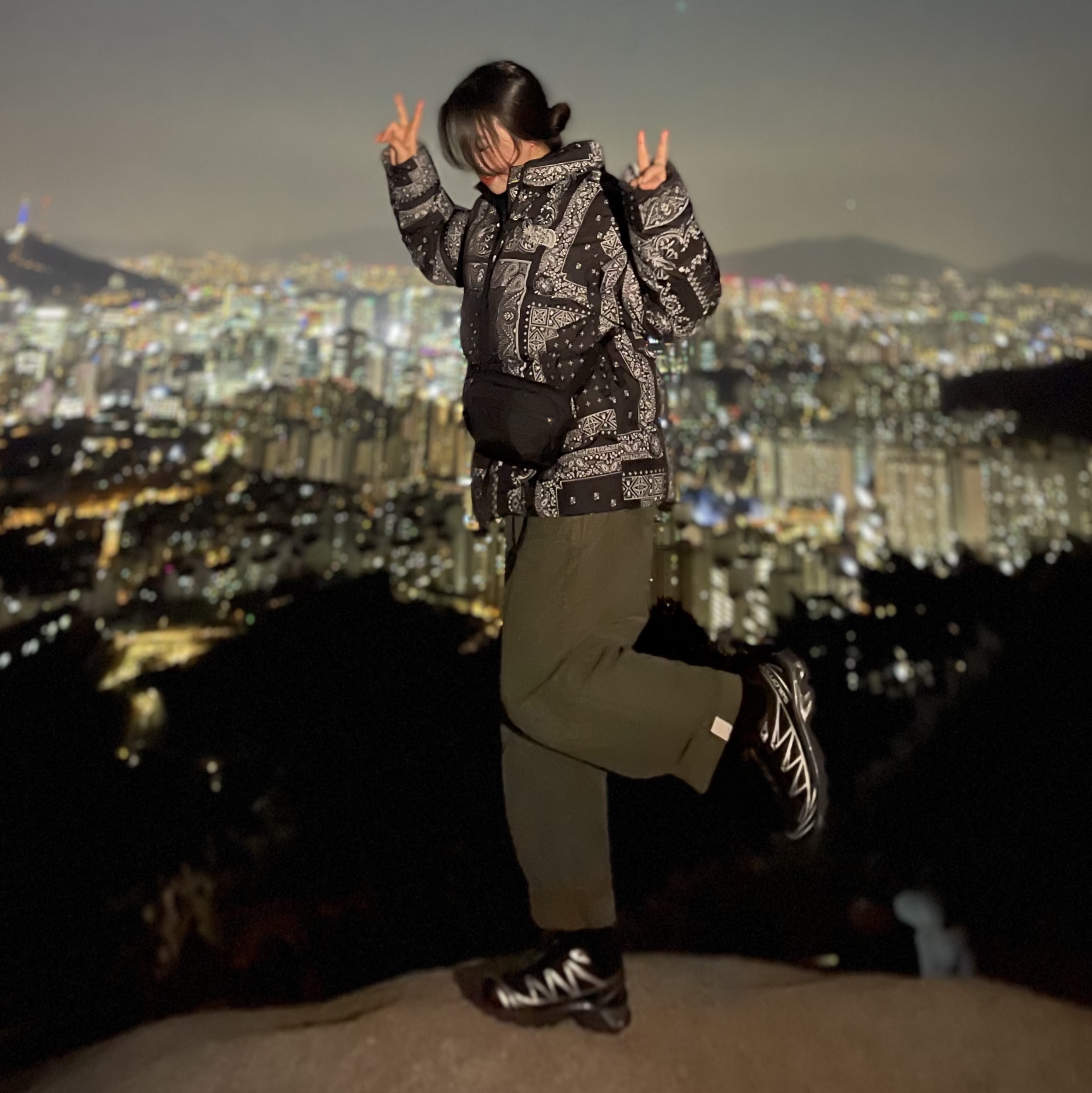 The North Face Lofty Down Jacket Black, Arc'teryx Mantis 1 Waistpack Black II 착용 스타일 - 2