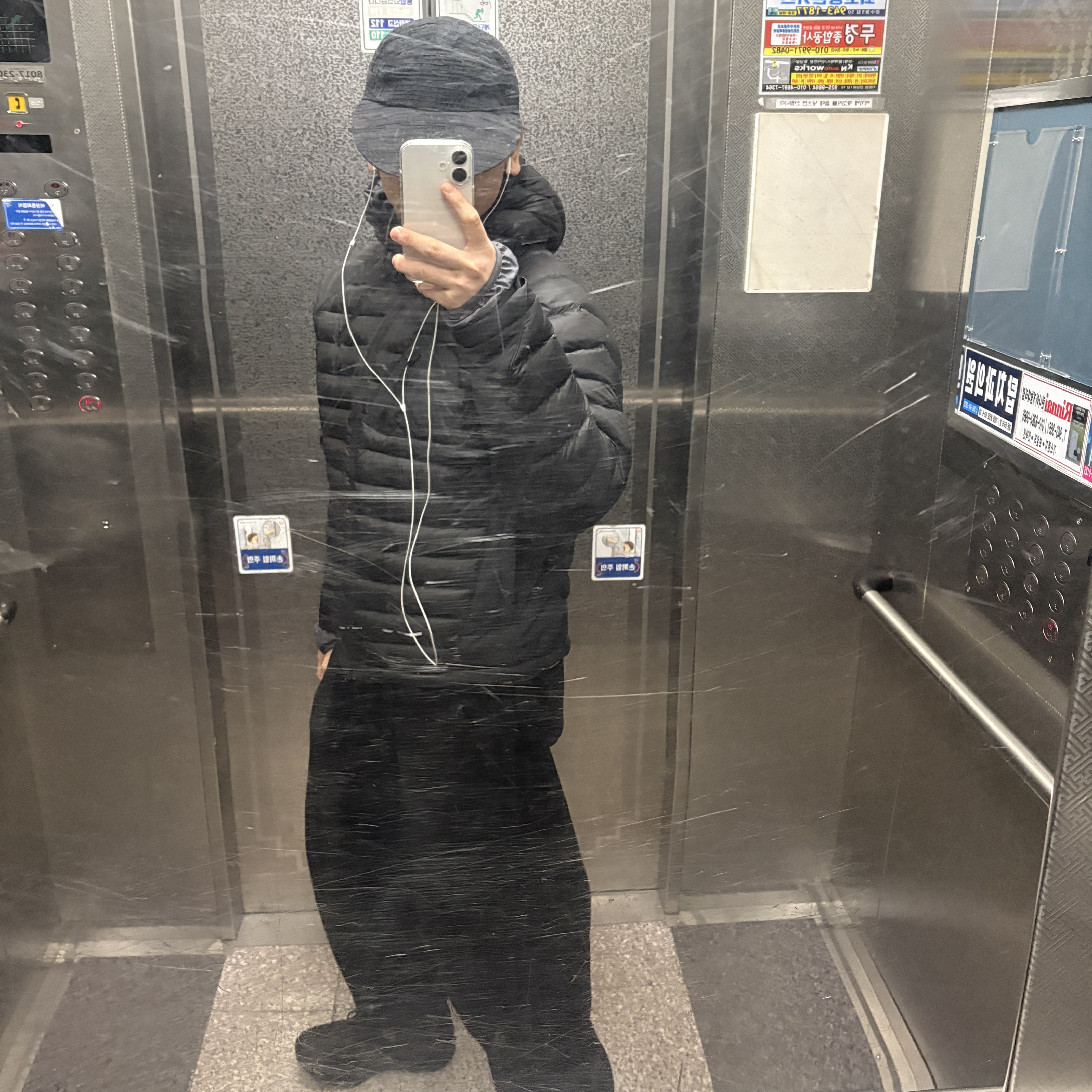 Sansan Gear Paneled Puffer Jacket Black - 24FW, On Running x Post Archive Faction (Paf) Cloudmonster 2 Black Magnet 착용 스타일 - 1