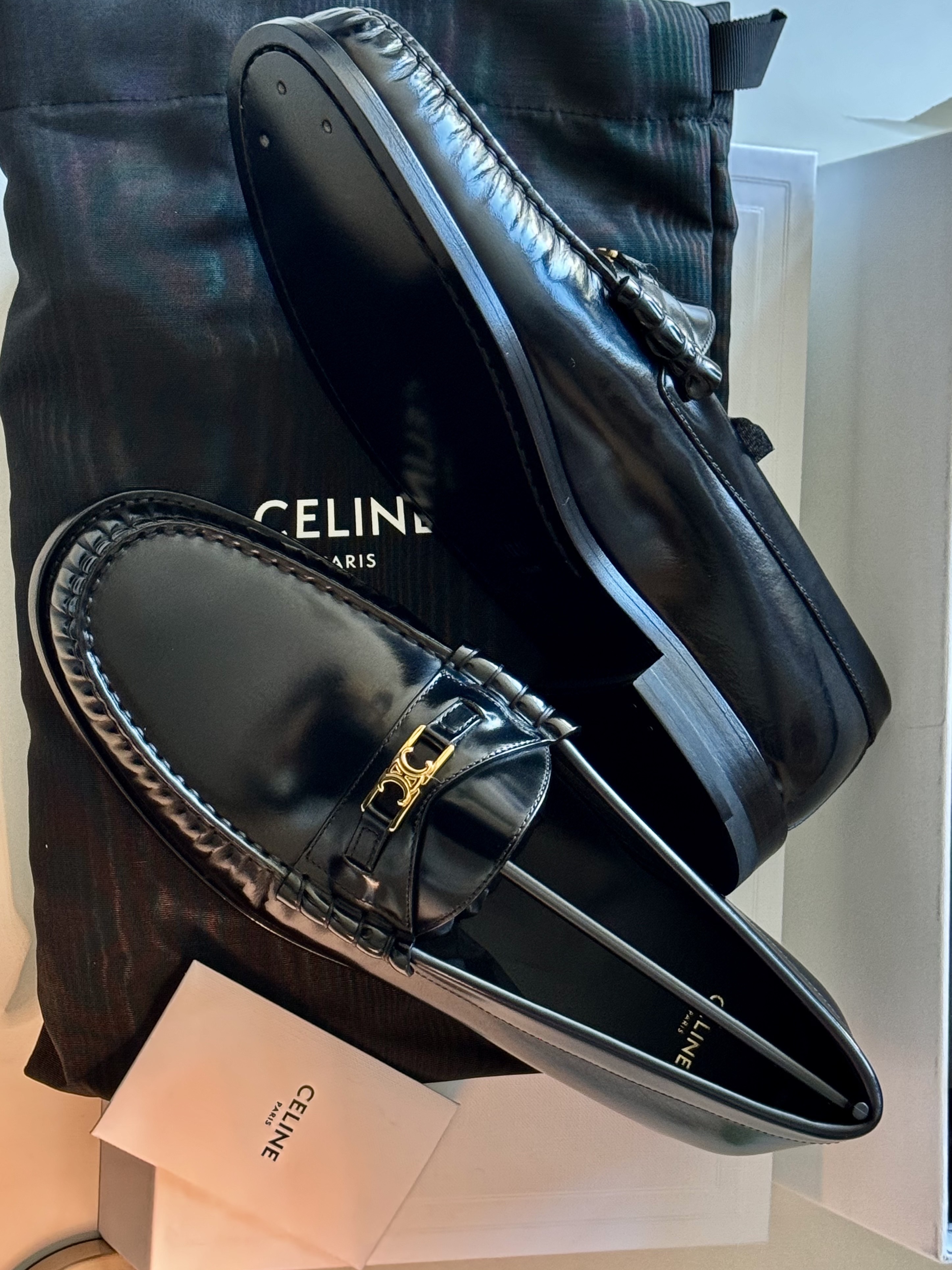 Celine Luco Triomphe Loafer in Polished Bull Black, Celine Luco Triomphe Loafer in Polished Bullskin Black 착용 스타일 - 1