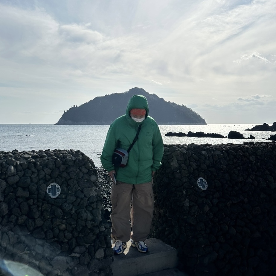 Arc'teryx Atom LT Hoody Jungle, Arc'teryx Bird Head Toque Phenom 착용 스타일