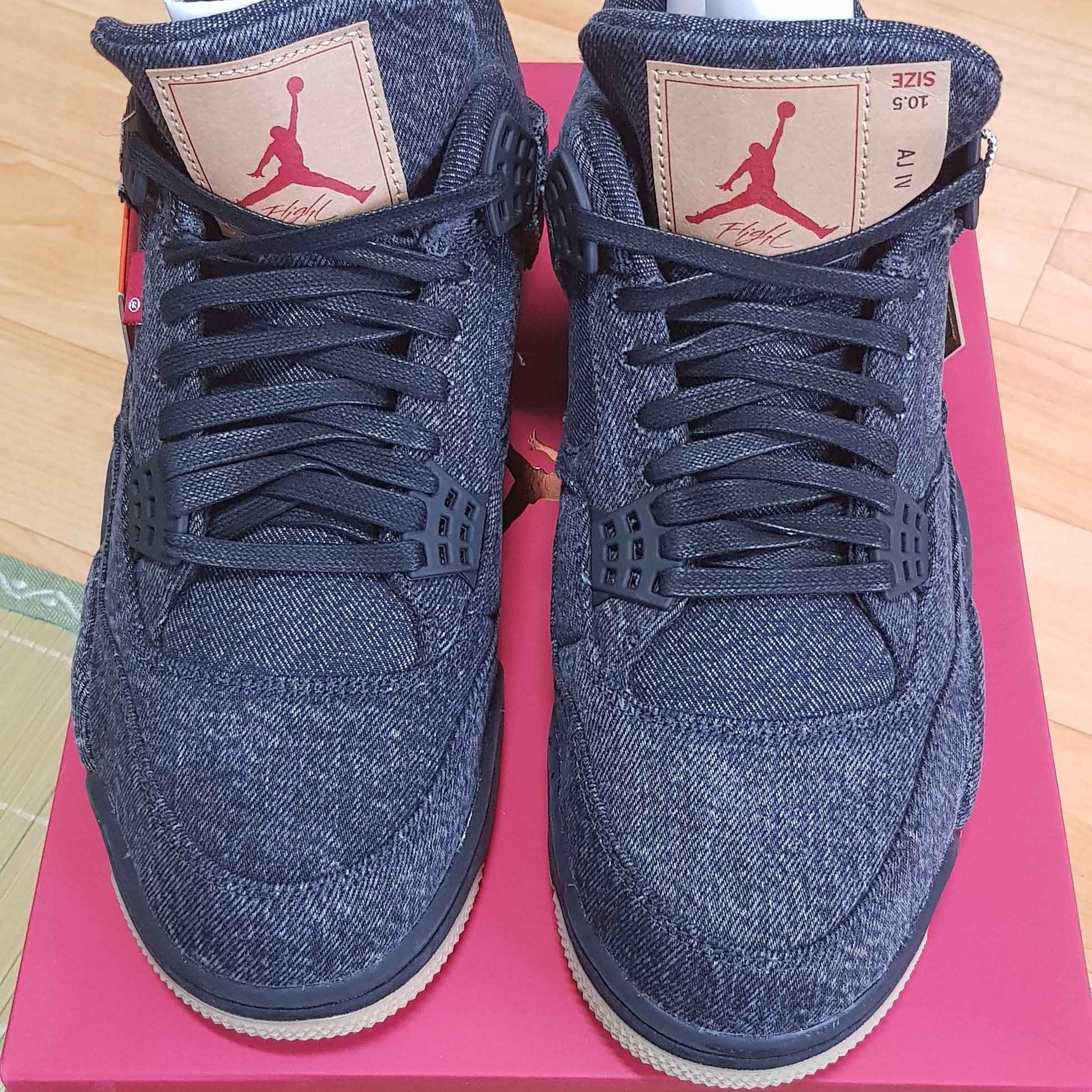 Jordan 4 x Levi's Retro Black Denim (Blank Tag) 착용 스타일