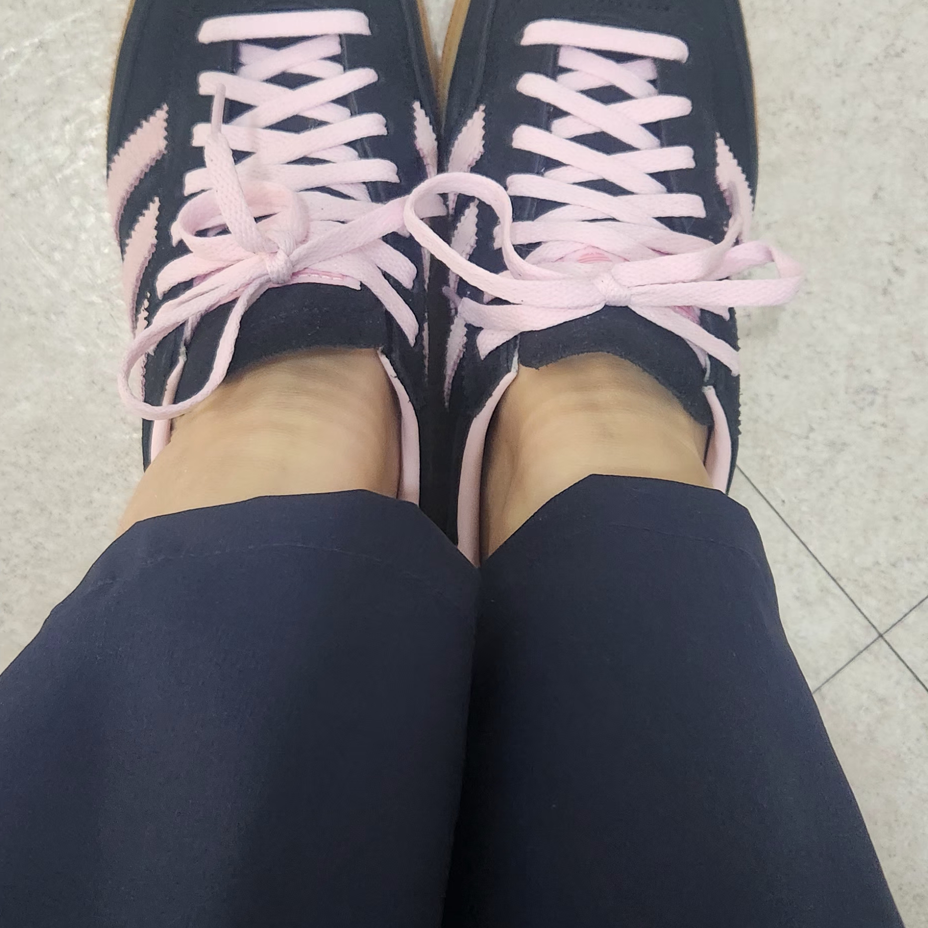 (W) Adidas Spezial Handball Core Black Clear Pink 착용 스타일