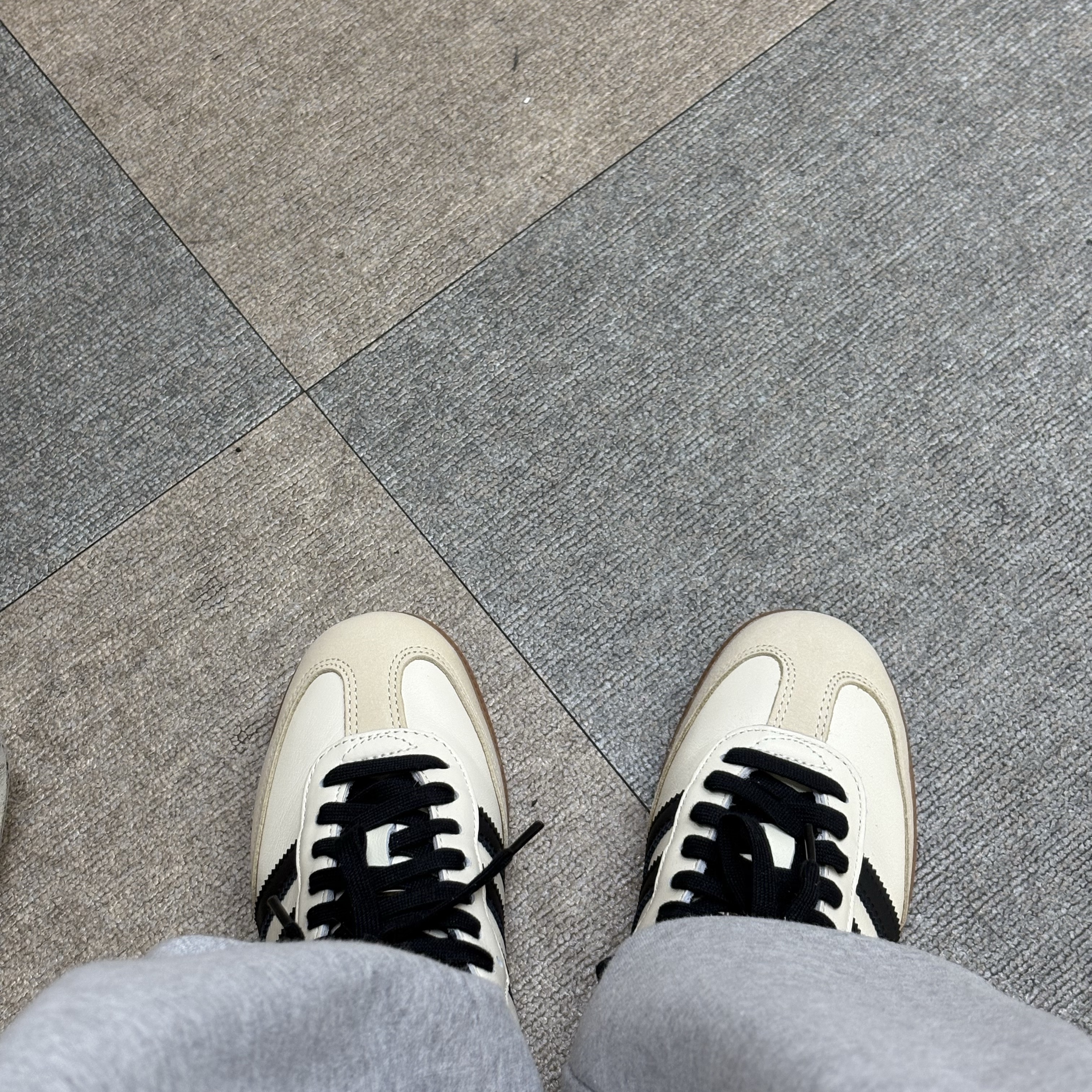 (W) Adidas Samba OG Cream White Core Black 착용 스타일