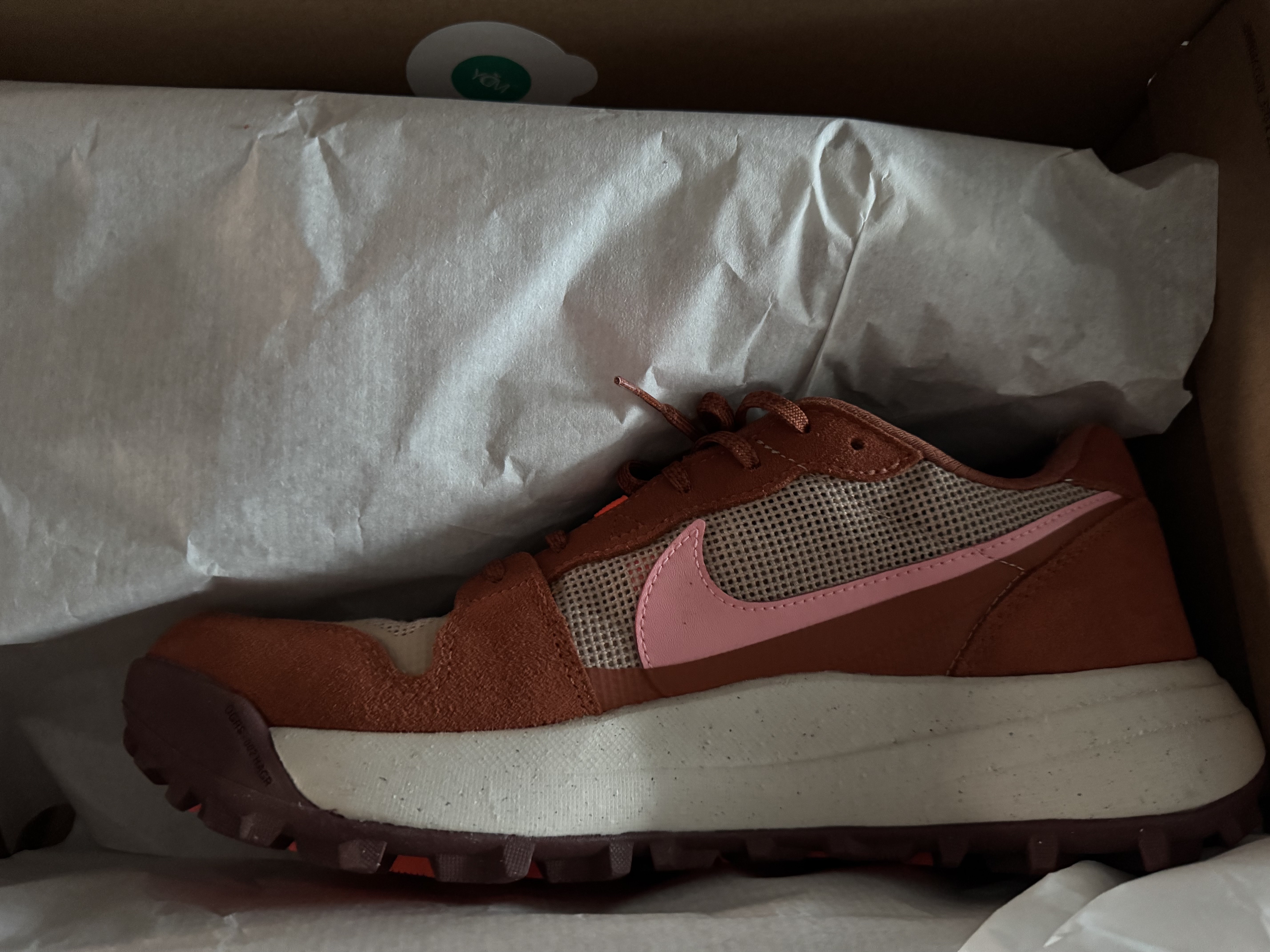 Nike ACG Lowcate Hemp Dark Russet 착용 스타일 - 1