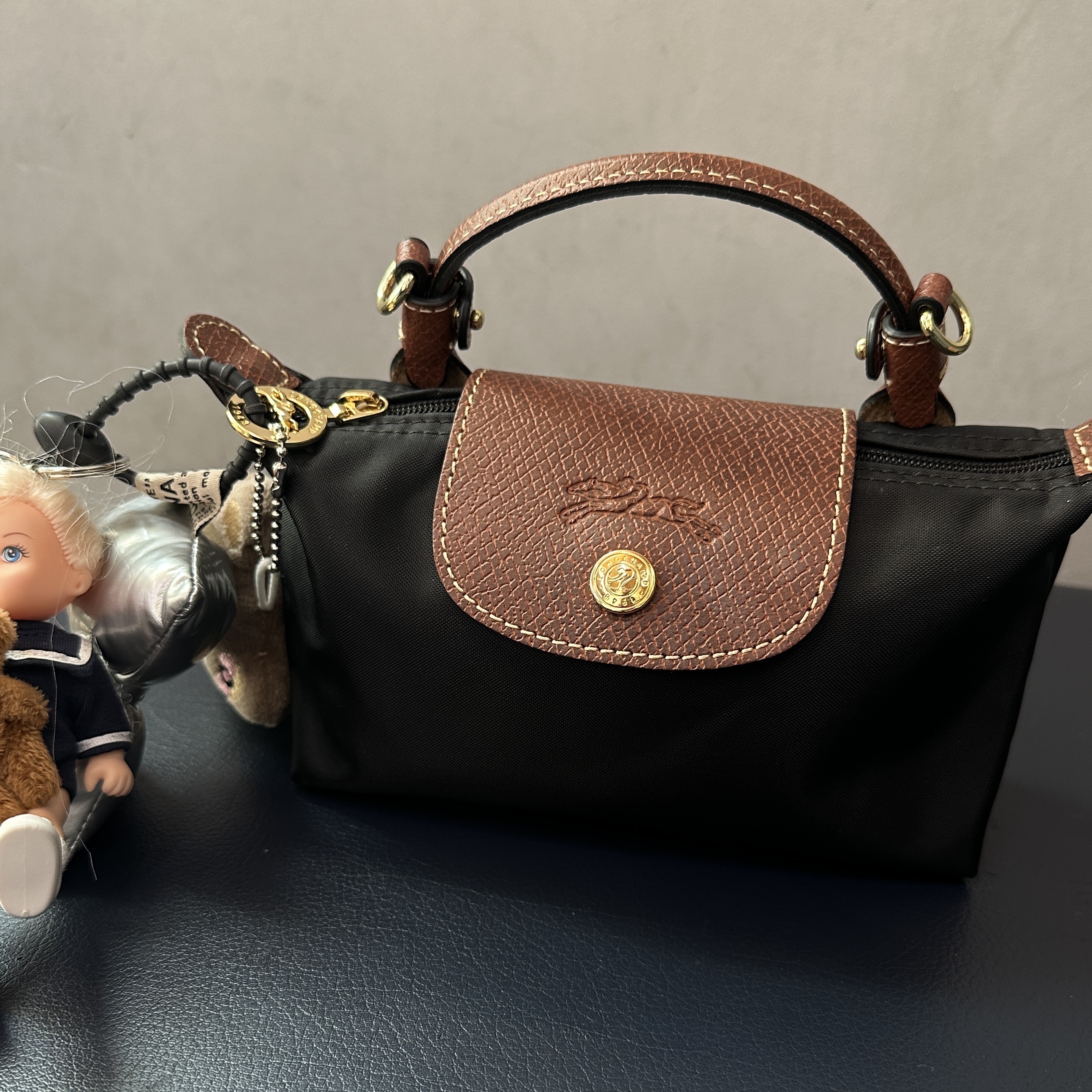 Longchamp Le Pliage Original Handle Pouch Black 착용 스타일 - 2