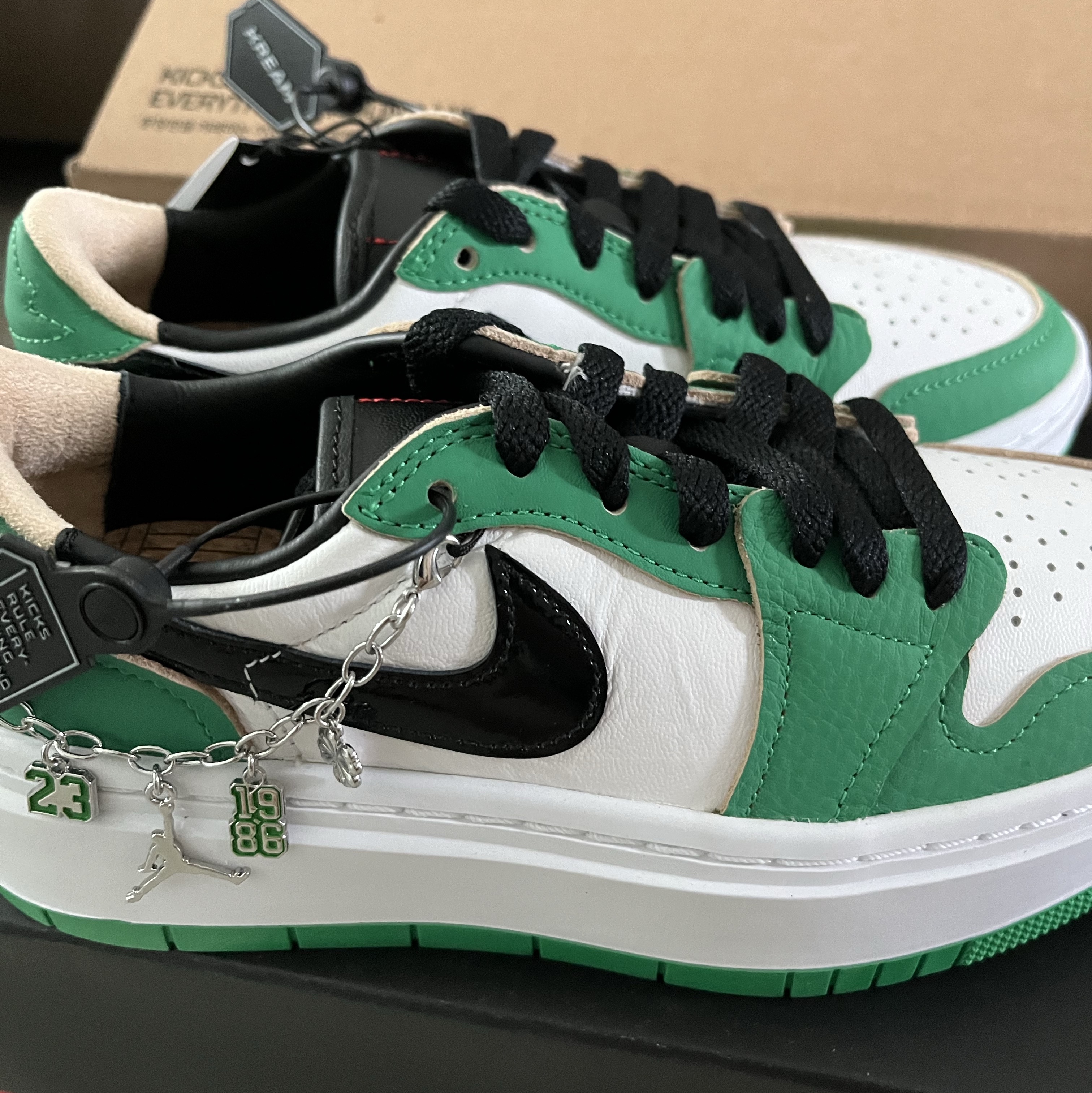 (W) Jordan 1 Elevate Low SE Lucky Green 착용 스타일 - 1