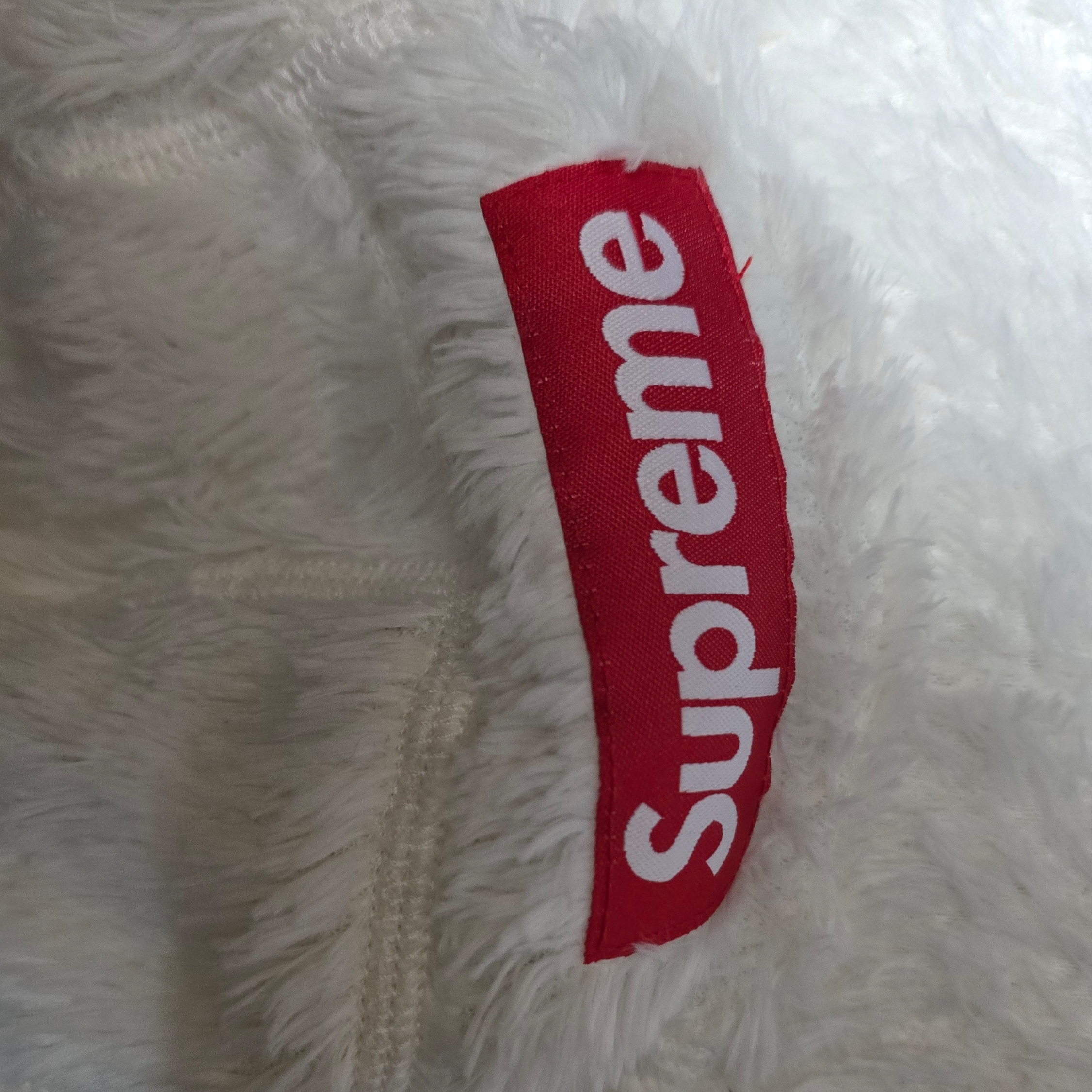 Supreme Fuzzy Camp Cap White - 24FW 착용 스타일