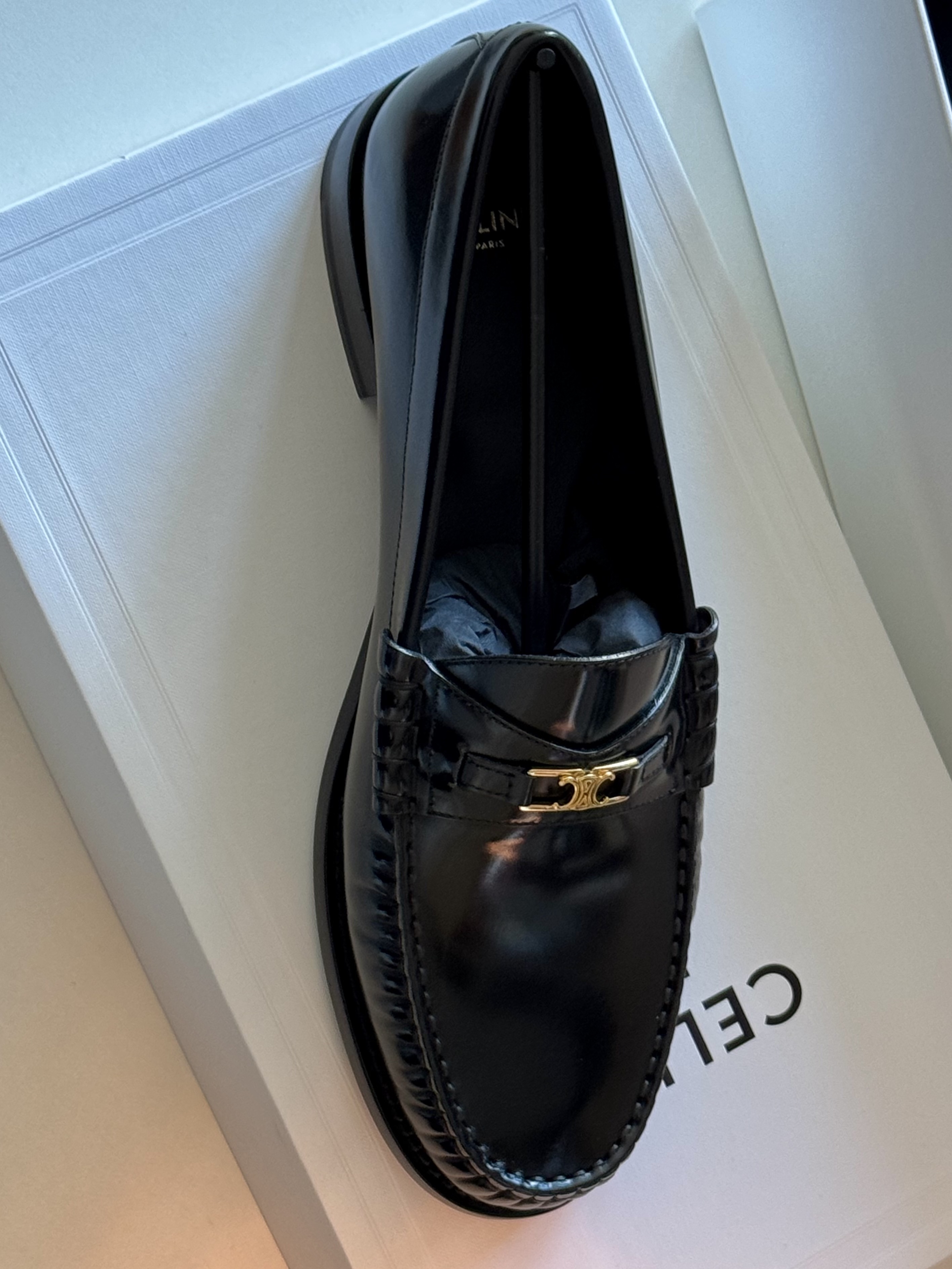 Celine Luco Triomphe Loafer in Polished Bull Black, Celine Luco Triomphe Loafer in Polished Bullskin Black 착용 스타일 - 3