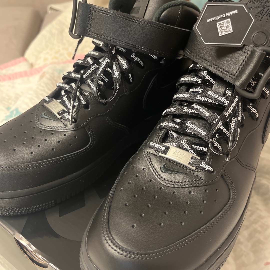 Nike x Supreme Air Force 1 Mid Black 착용 스타일