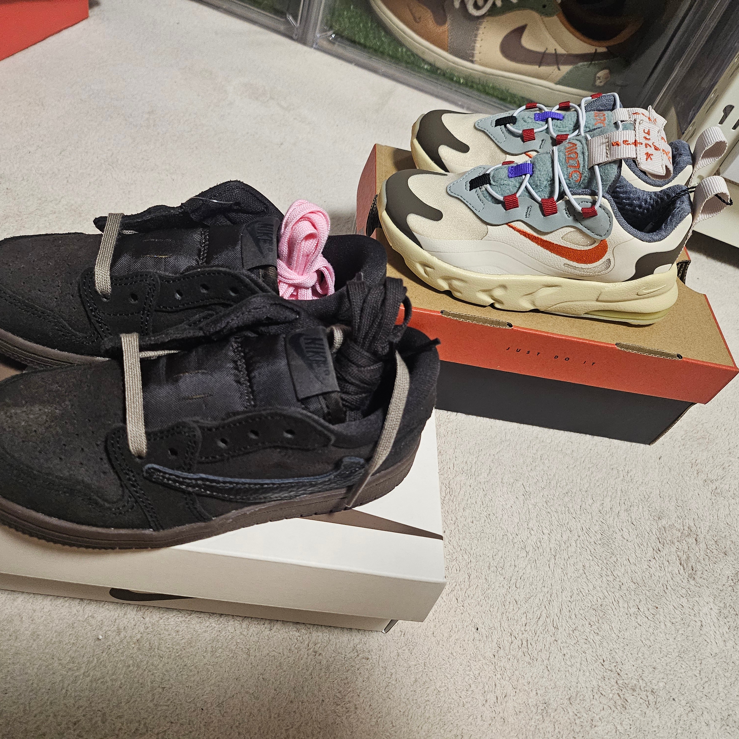(TD) Jordan 1 x Travis Scott Retro Low OG SP Velvet Brown and Dark Mocha, (TD) Nike x Travis Scott Air Max 270 React Cactus Trails 착용 스타일