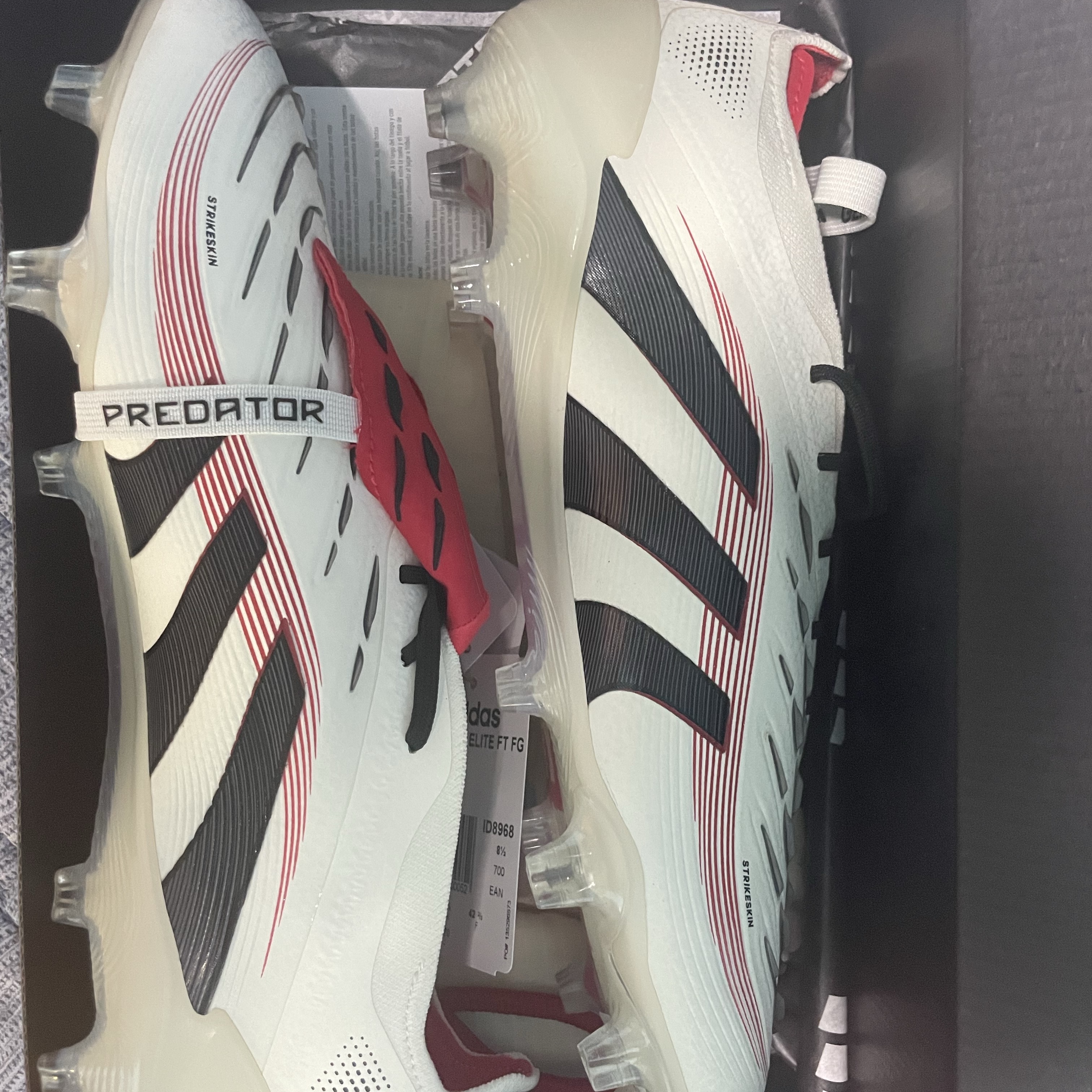 Adidas Predator Elite Foldover Tongue FG Off White Core Black 착용 스타일