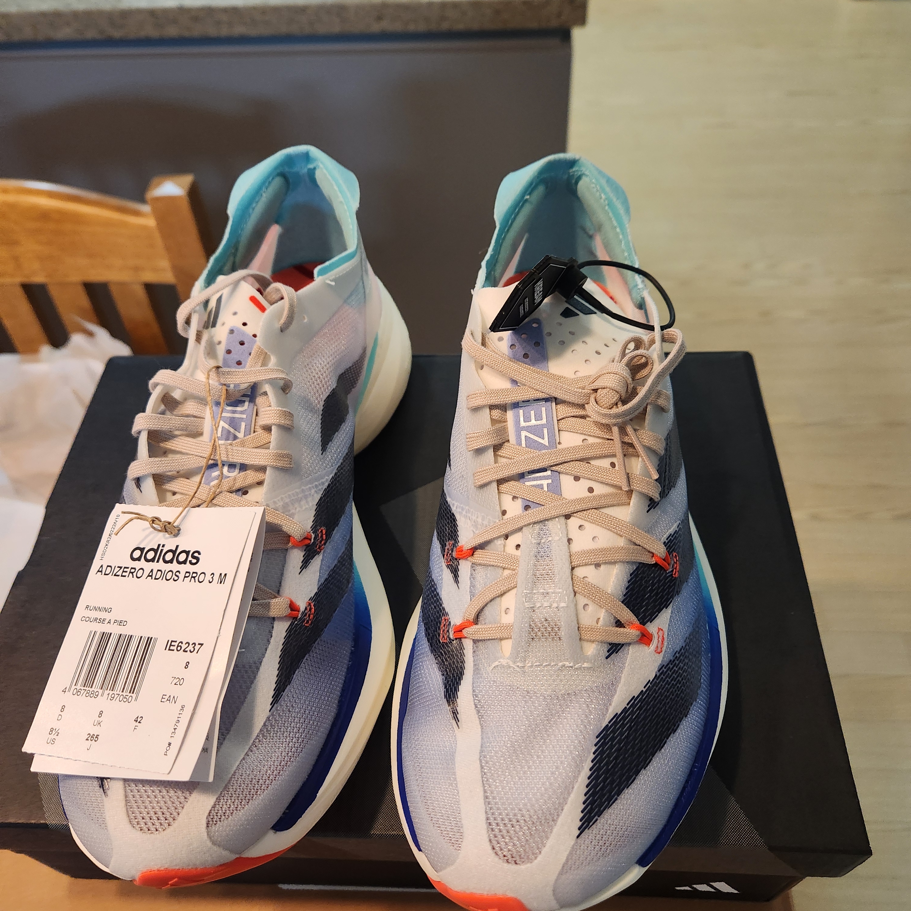 Adidas Adizero Adios Pro 3 Off White Aurora Ink 착용 스타일