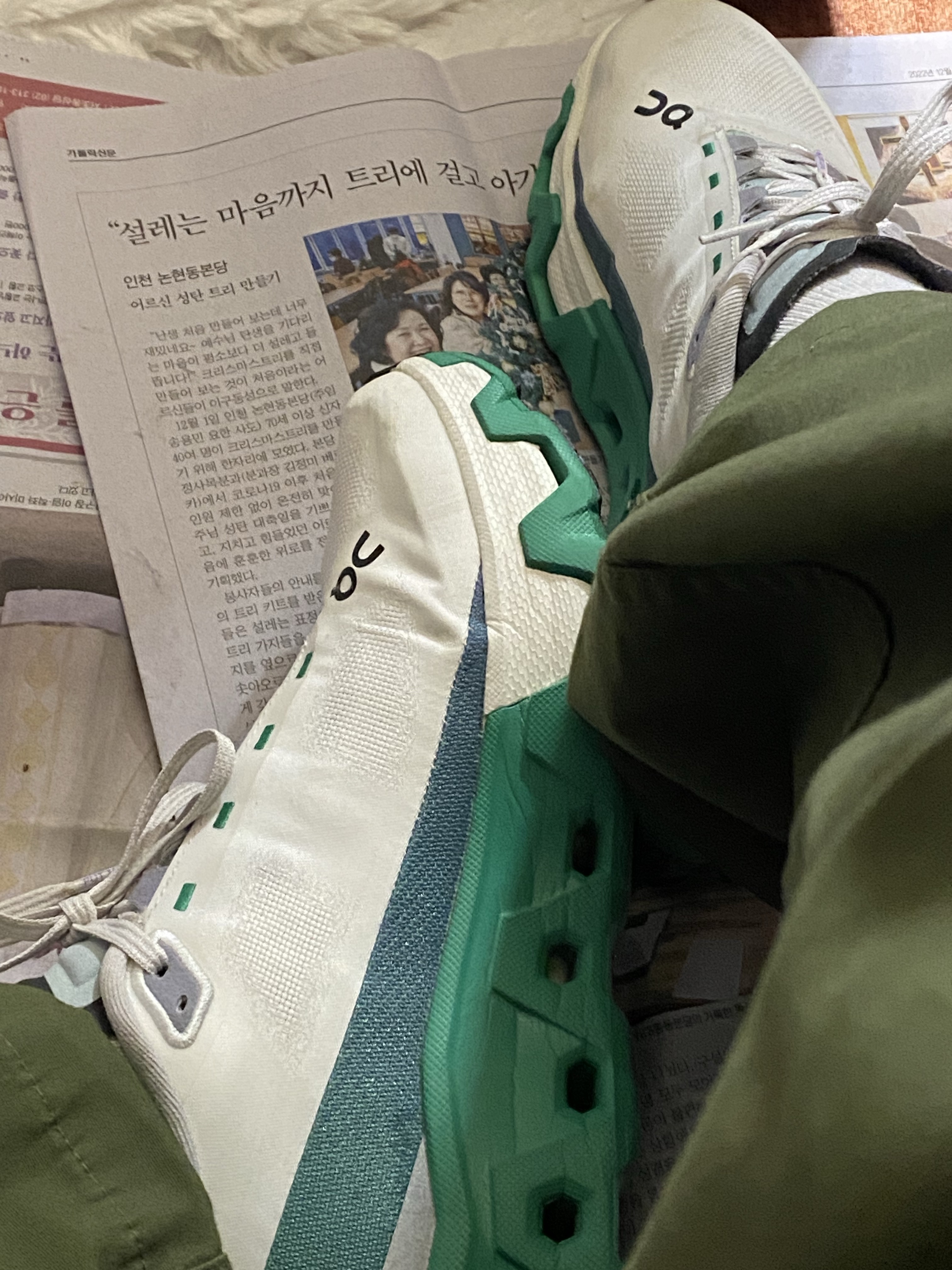 온 러닝 클라우드몬스터 하이퍼 언다이드 민트 착용 스타일 - 2