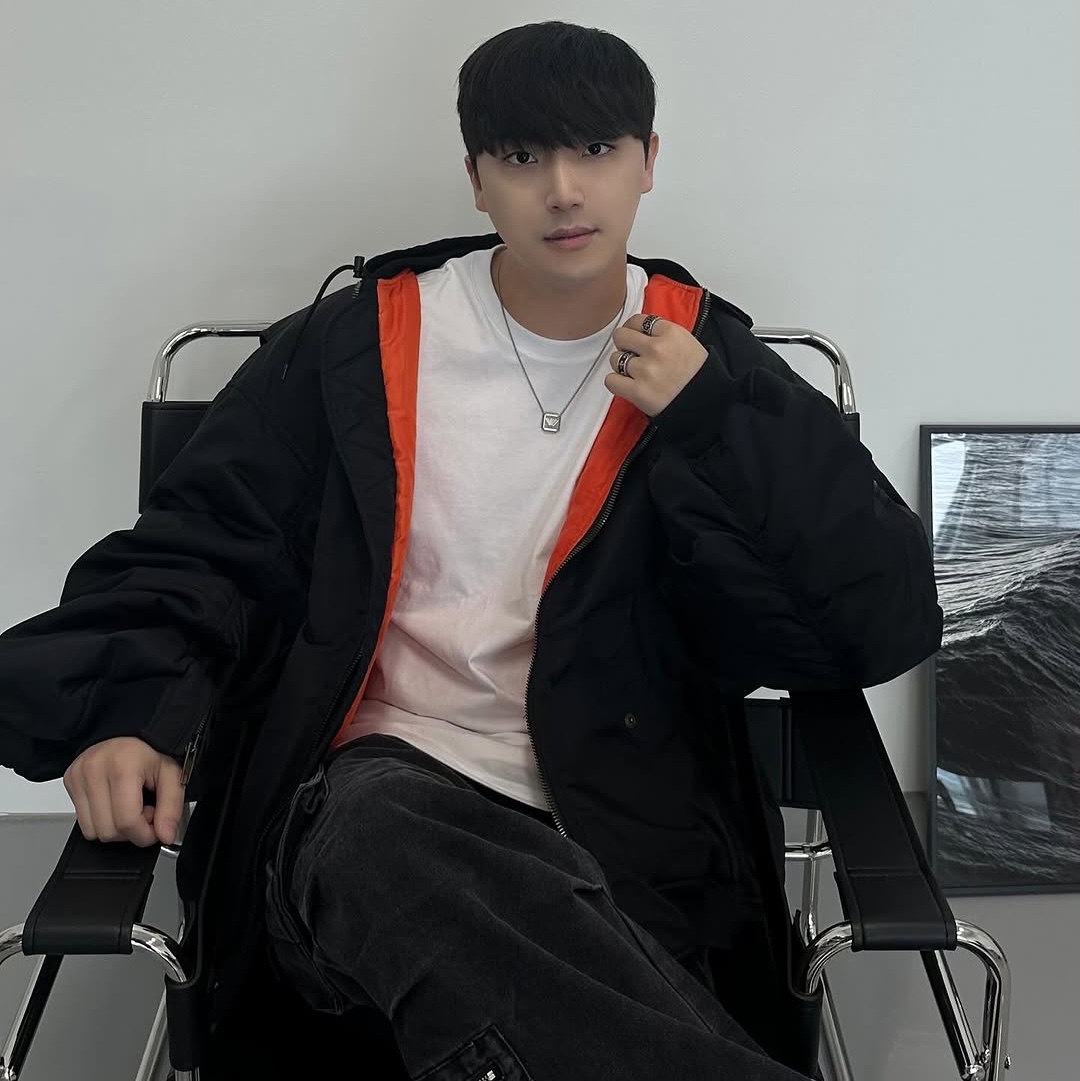 Emporio Armani Stainless Steel Logo Pendant Necklace Silver 착용 스타일