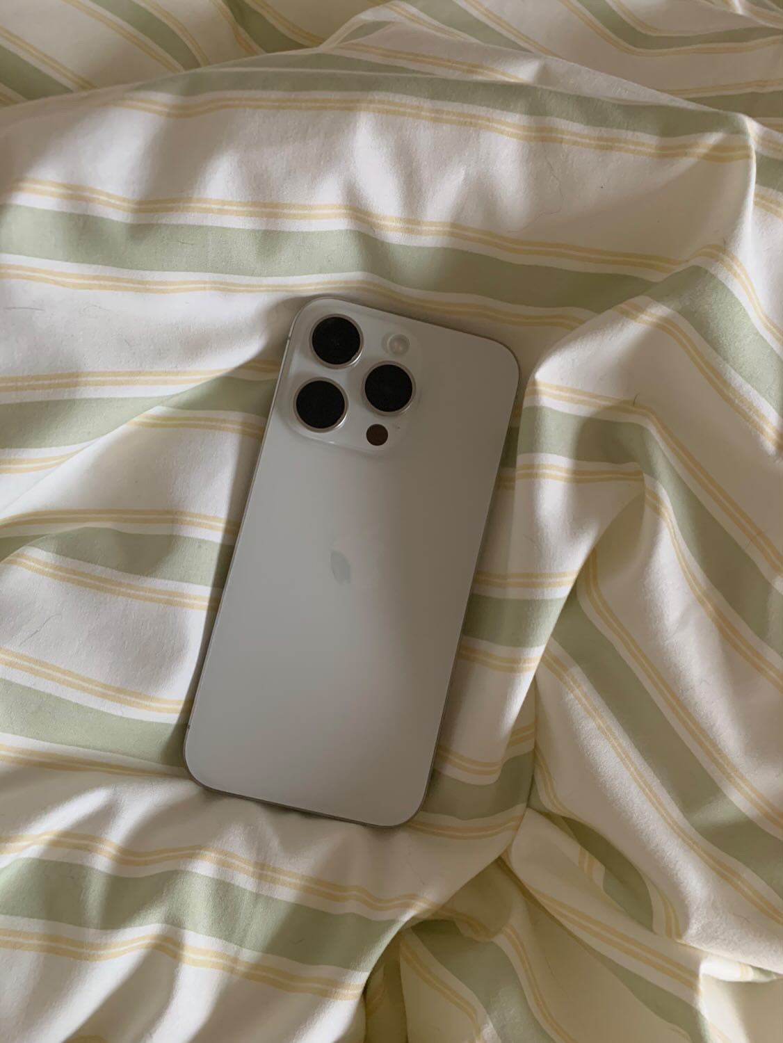 Apple iPhone 15 Pro 512GB White Titanium (Korean Ver.) 착용 스타일