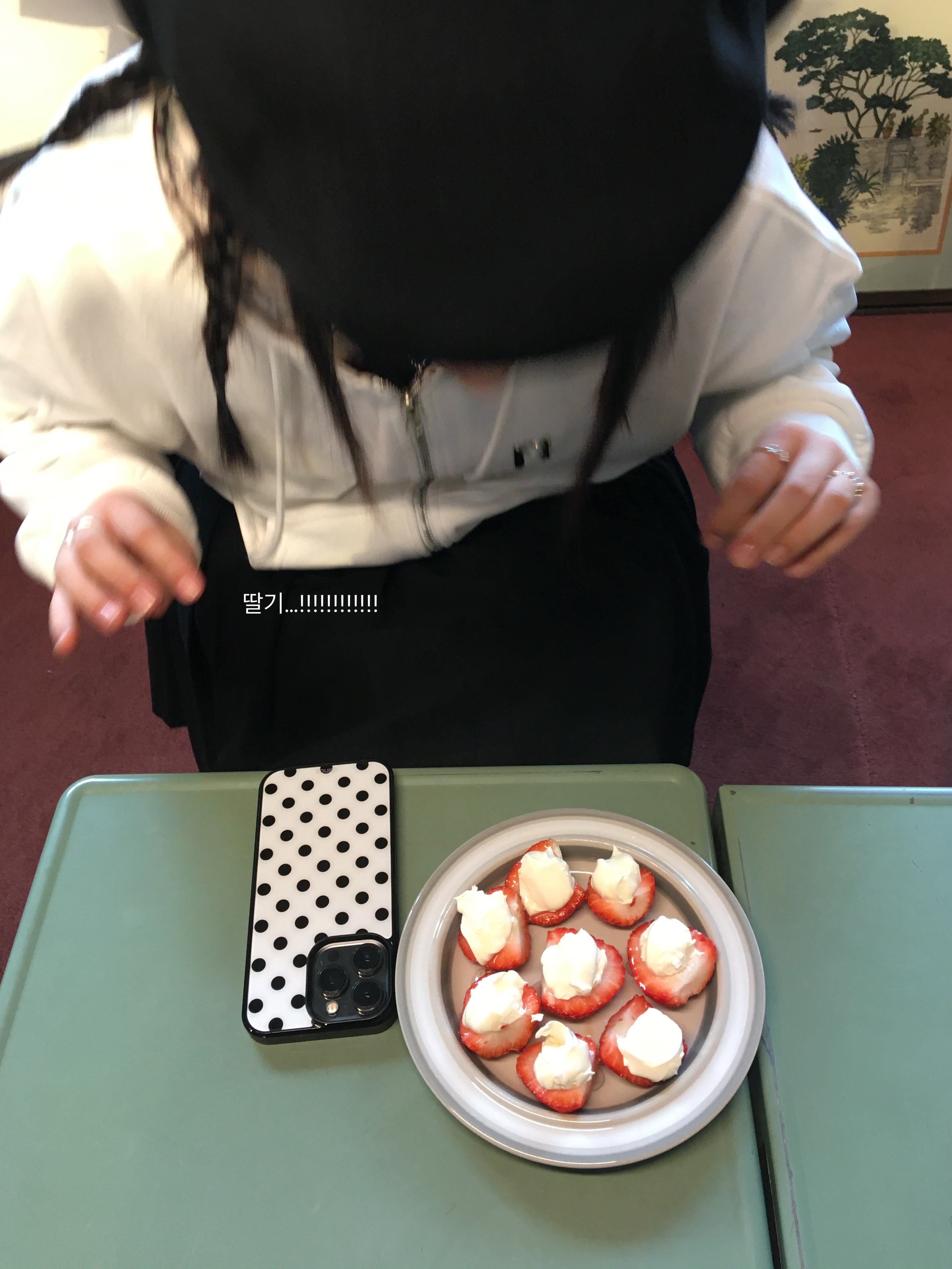[KREAM 단독 / 예약 배송] Newalrin Lollipop Check Hoodie Zip Up White, Open Yy Bicycle Foldable Earflap Black 착용 스타일 - 3