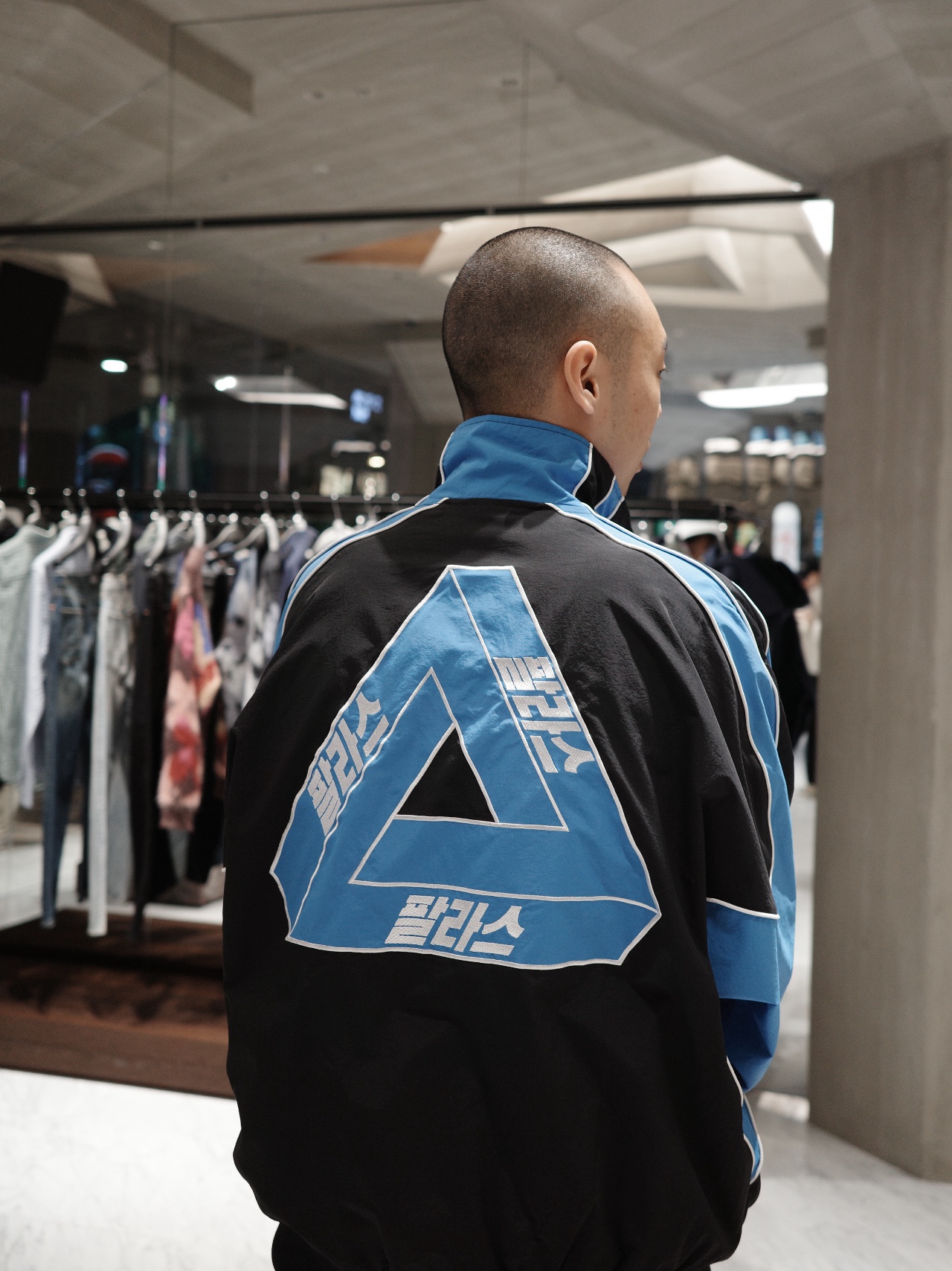 Palace Seoul 2 Seoul Track Jacket Black Blue - 25SS 착용 스타일