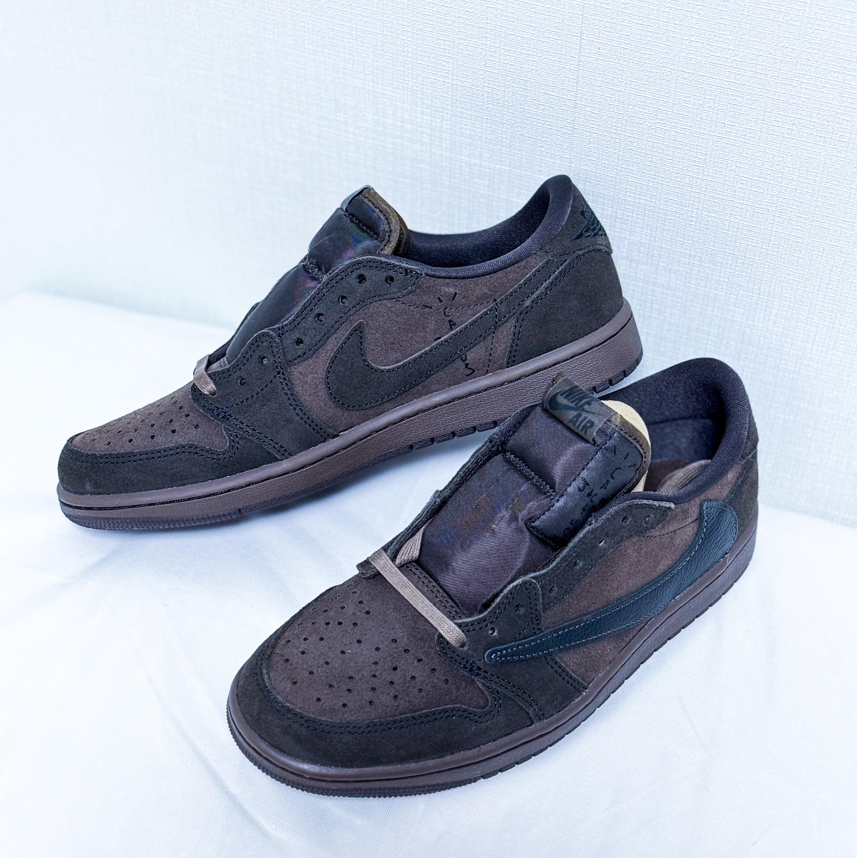 Jordan 1 x Travis Scott Retro Low OG SP Velvet Brown and Dark Mocha 착용 스타일