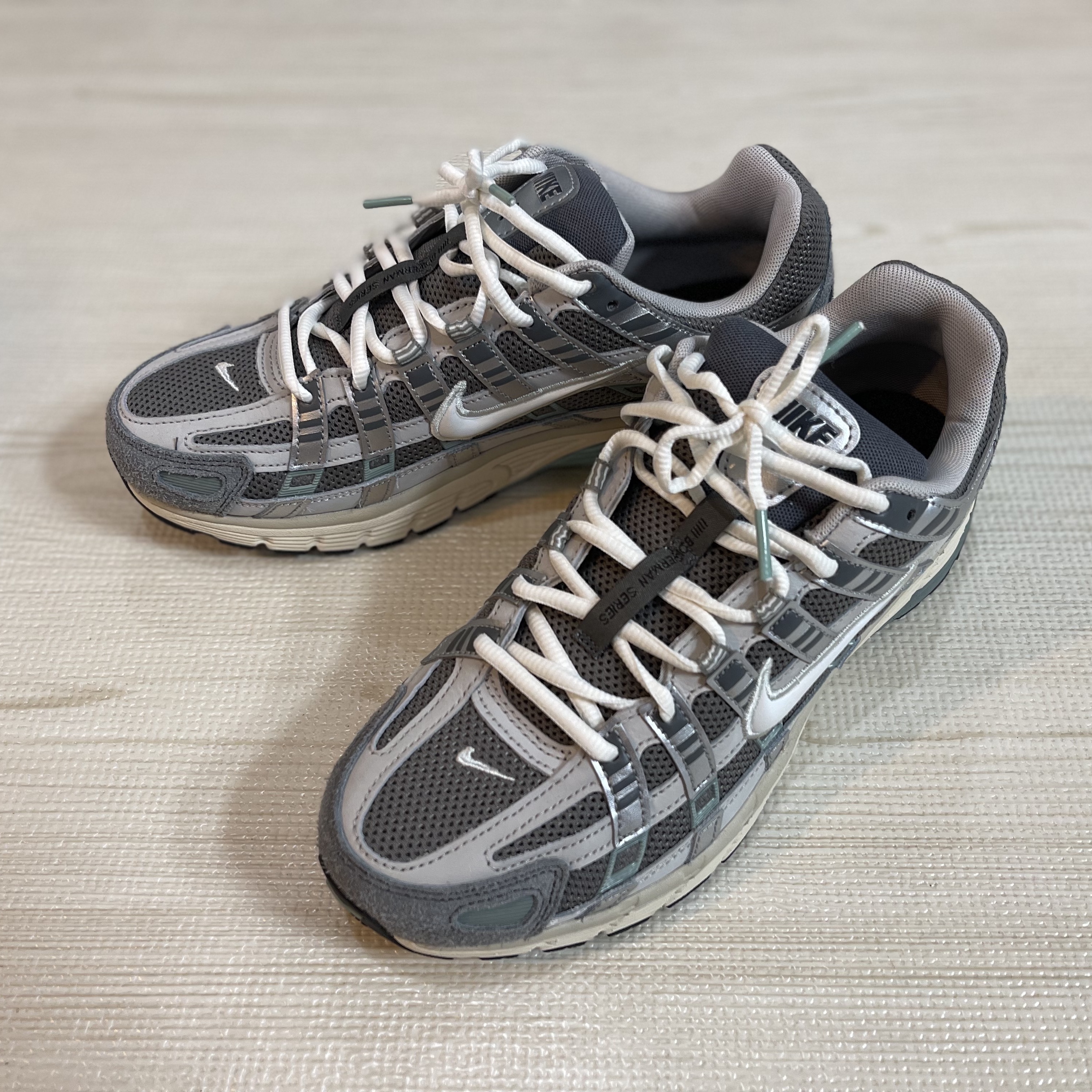 Nike P-6000 Flat Pewter Light Iron Ore 착용 스타일