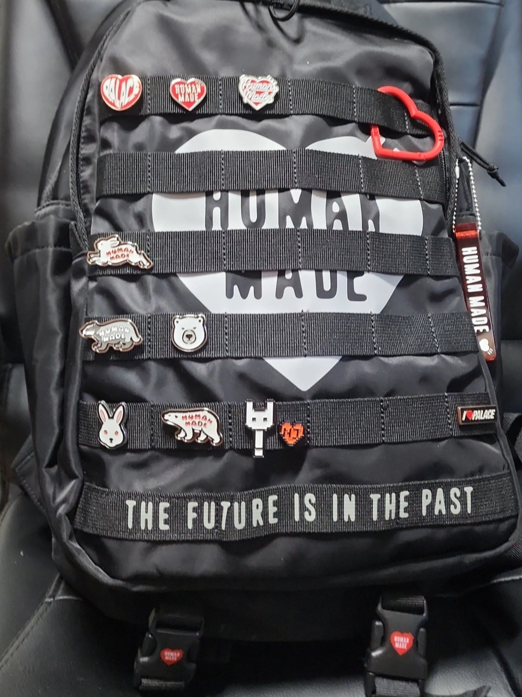 Human Made Military Backpack Black, Human Made Heart Carabiner Red 착용 스타일