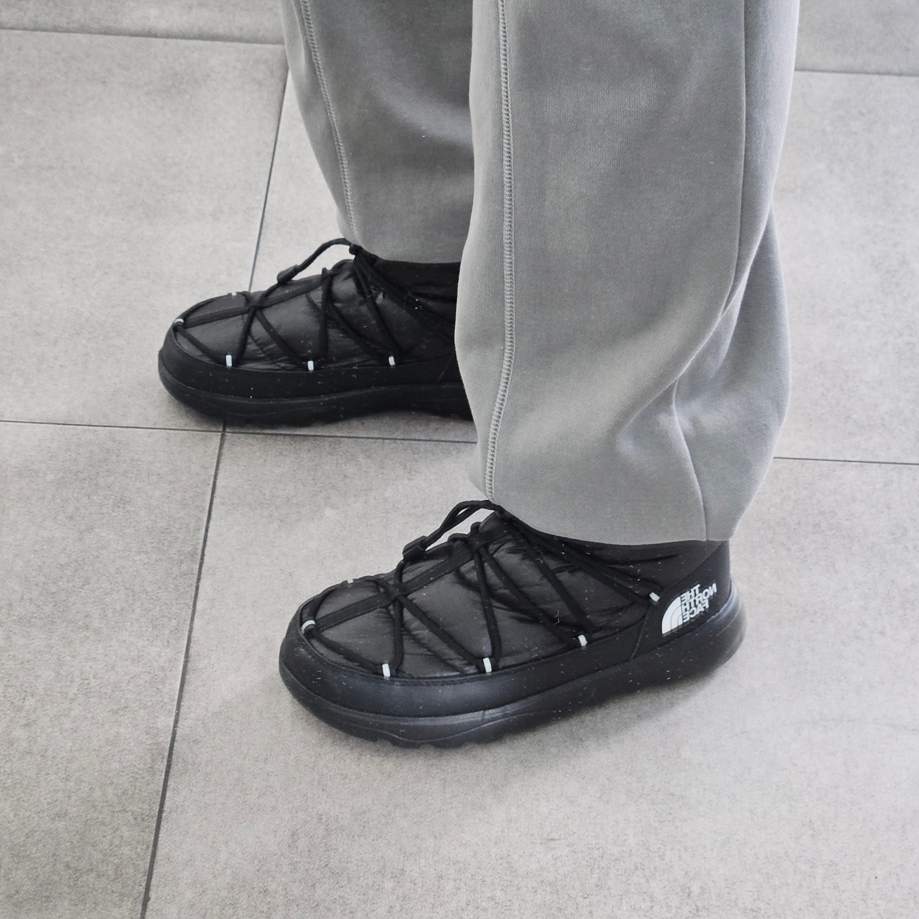 The North Face Borealis Short Boots Black 착용 스타일 - 1