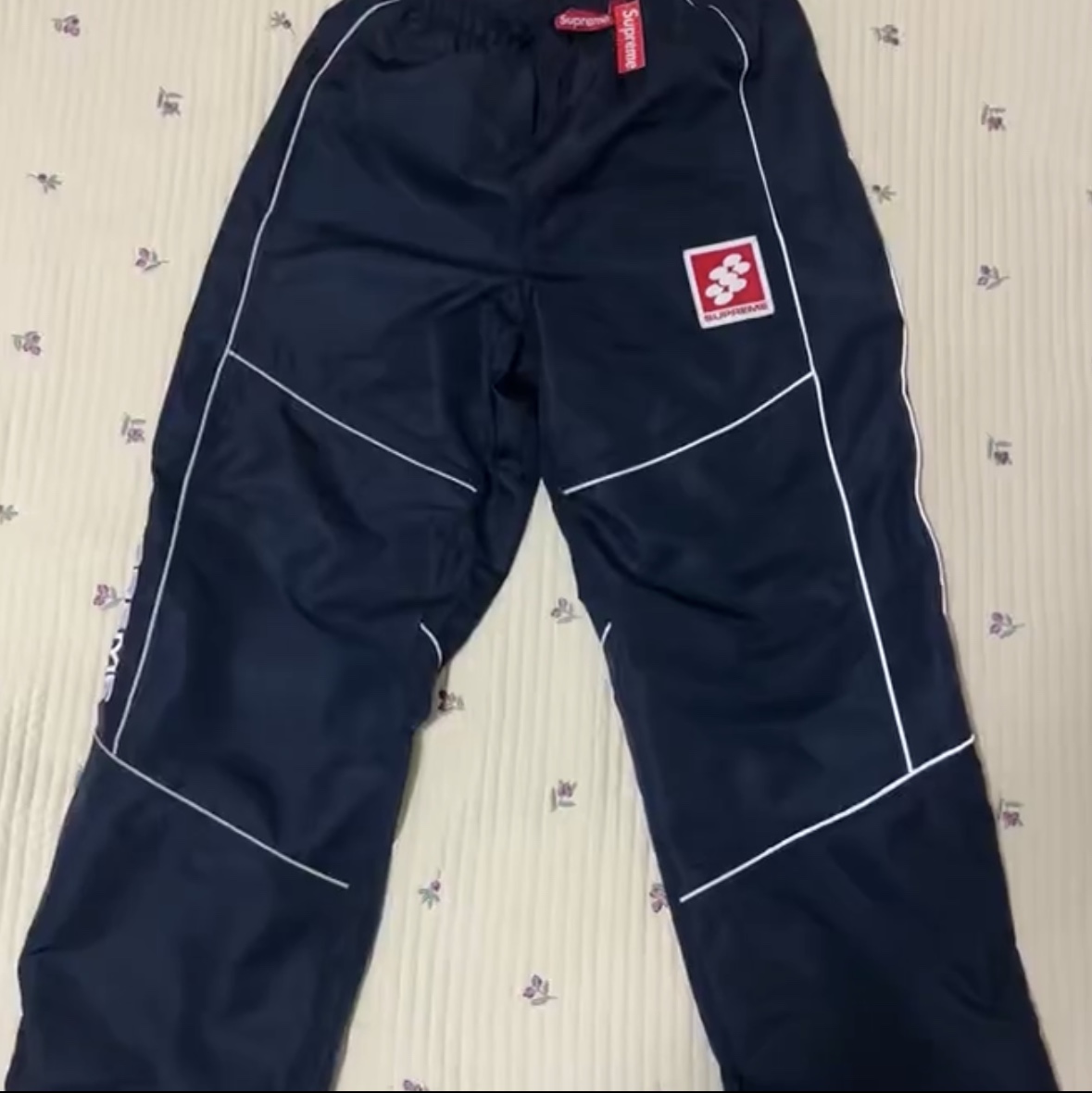Supreme Reflective Piping Track Pant Navy - 24FW 착용 스타일