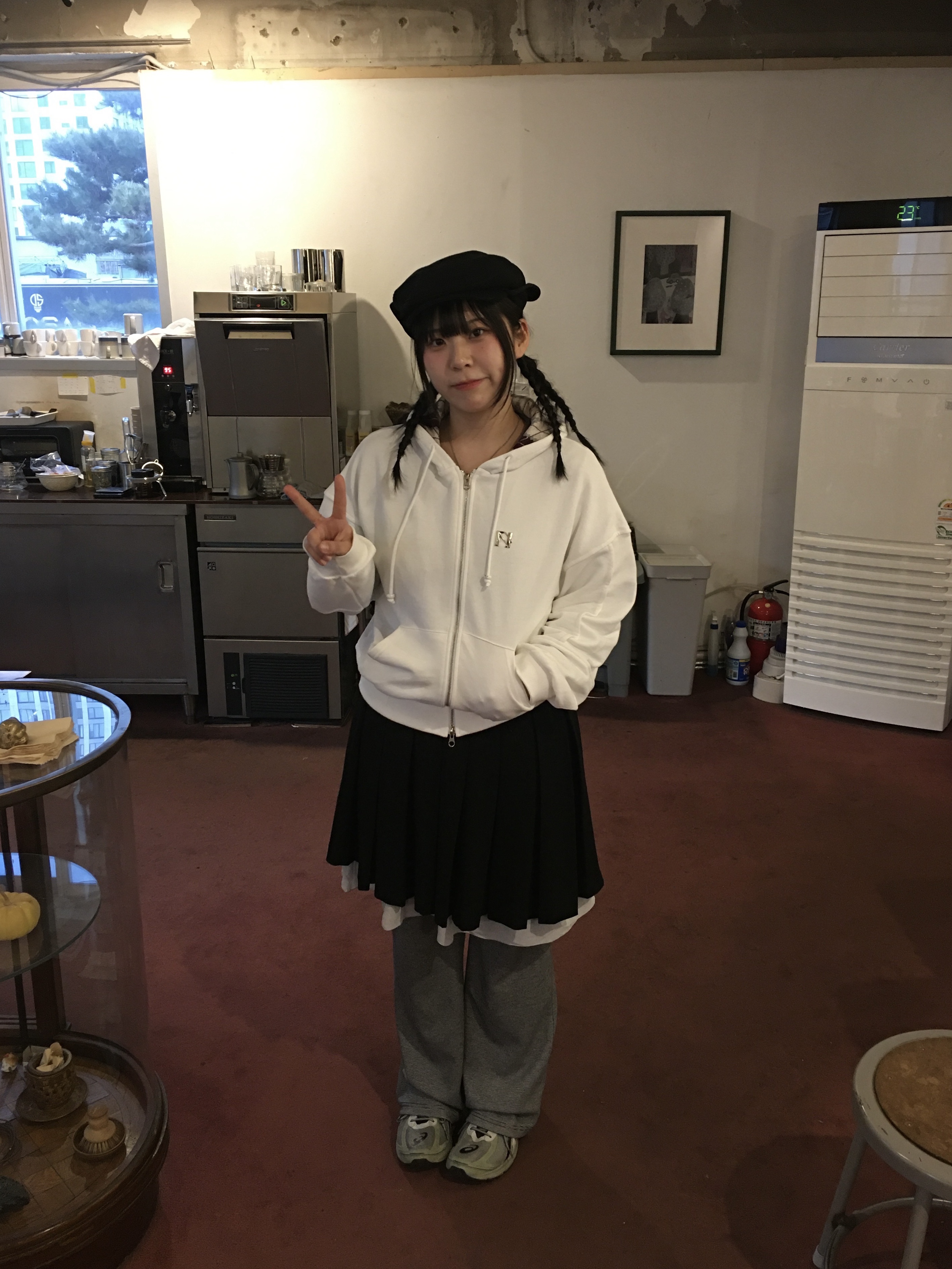 [KREAM 단독 / 예약 배송] Newalrin Lollipop Check Hoodie Zip Up White, Asics Jog 100 S Sheet Rock - 2E Wide 착용 스타일 - 2