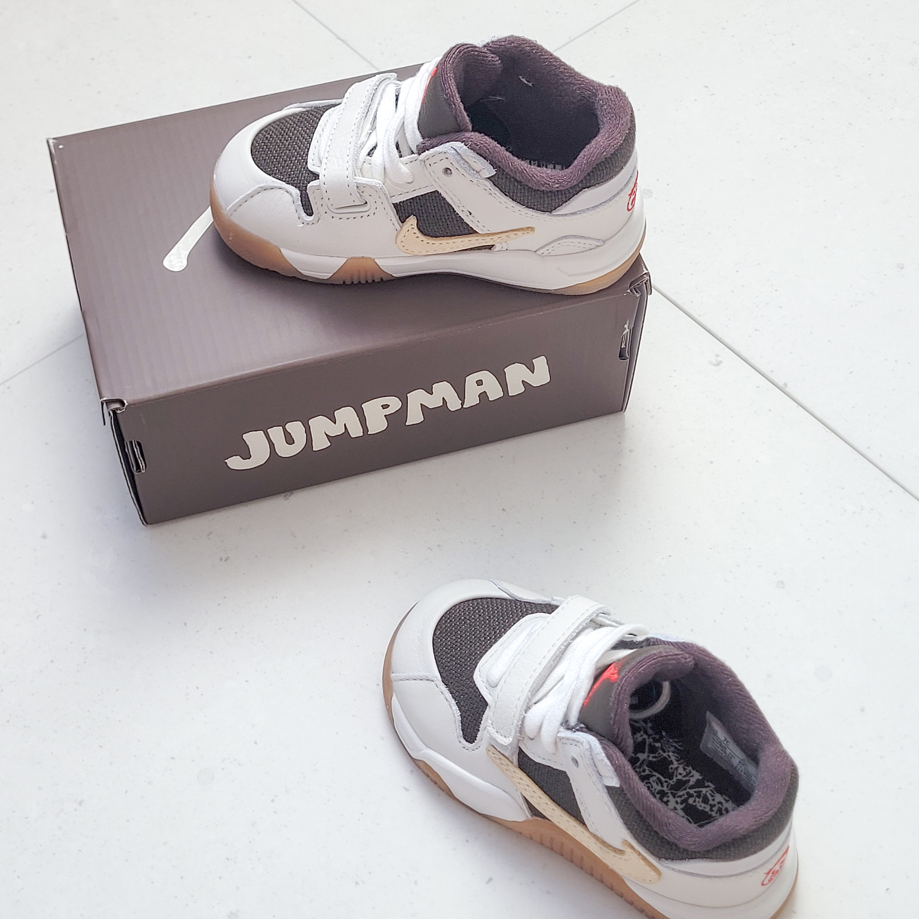 (TD) Jordan x Travis Scott Jumpman Jack TR Sail and Dark Mocha 착용 스타일 - 3