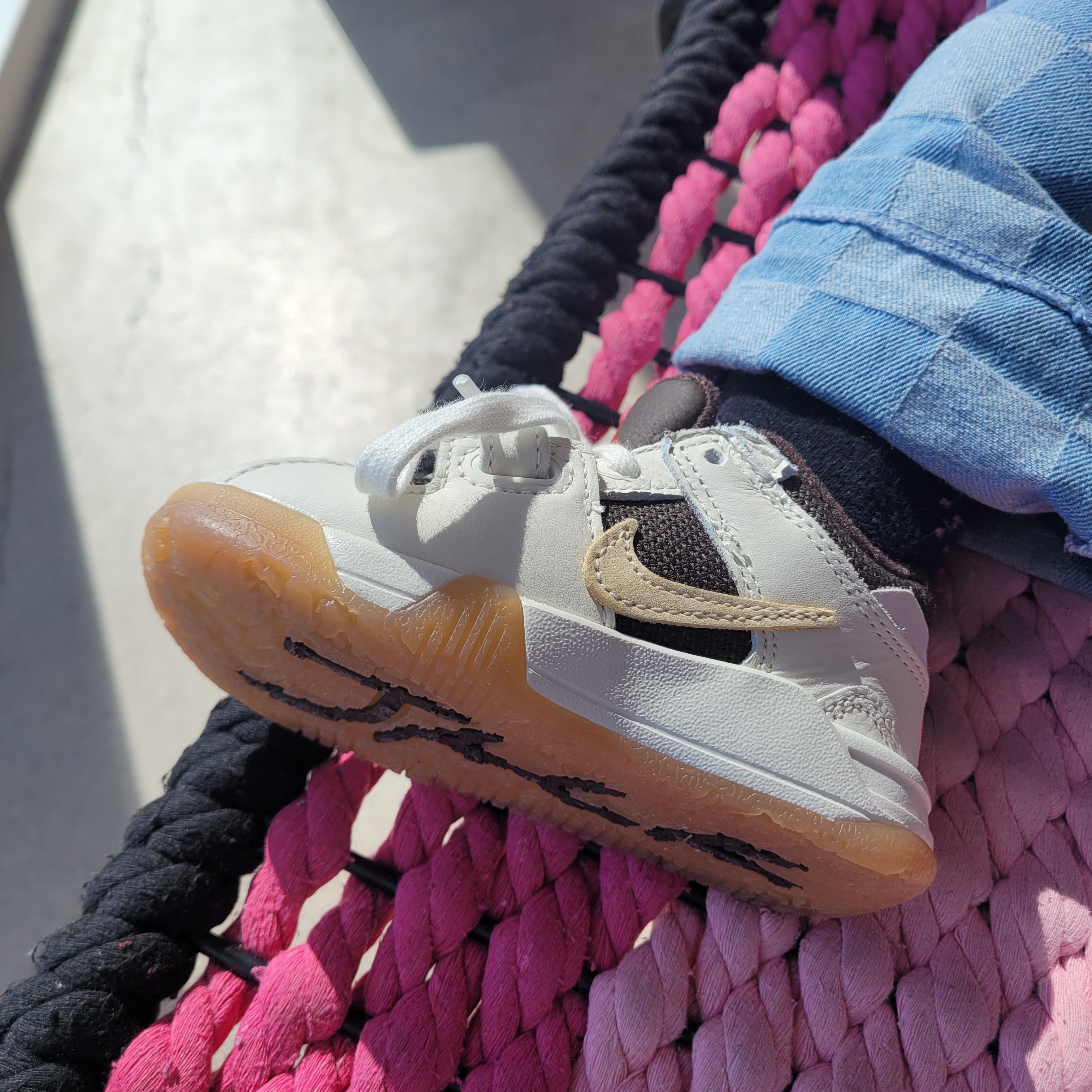 (TD) Jordan x Travis Scott Jumpman Jack TR Sail and Dark Mocha 착용 스타일 - 1