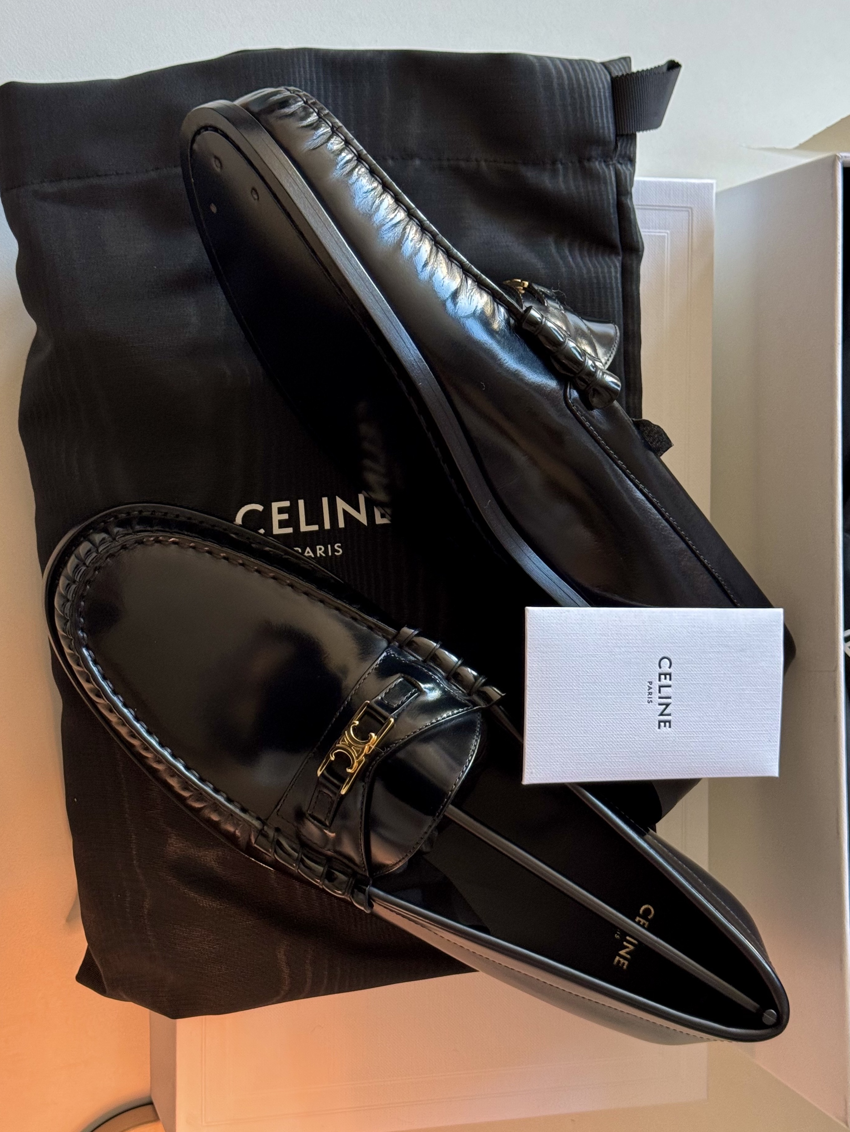 Celine Luco Triomphe Loafer in Polished Bull Black, Celine Luco Triomphe Loafer in Polished Bullskin Black 착용 스타일 - 2