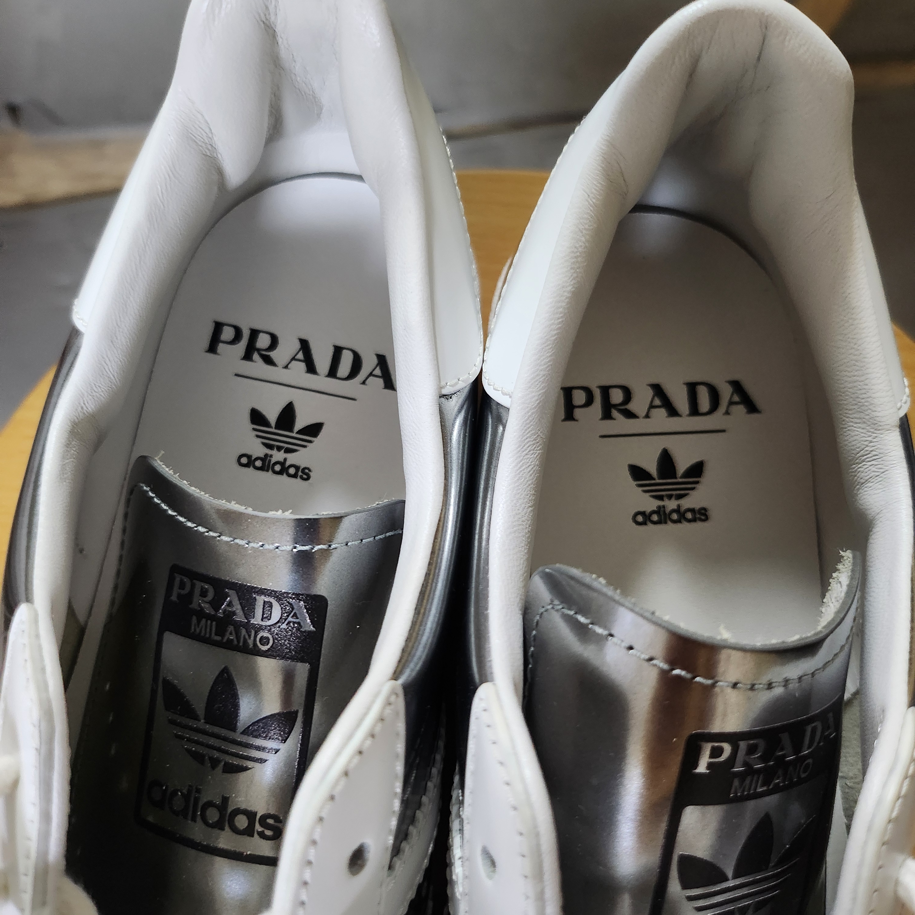 Adidas x Prada Superstar Metallic Silver 착용 스타일 - 3