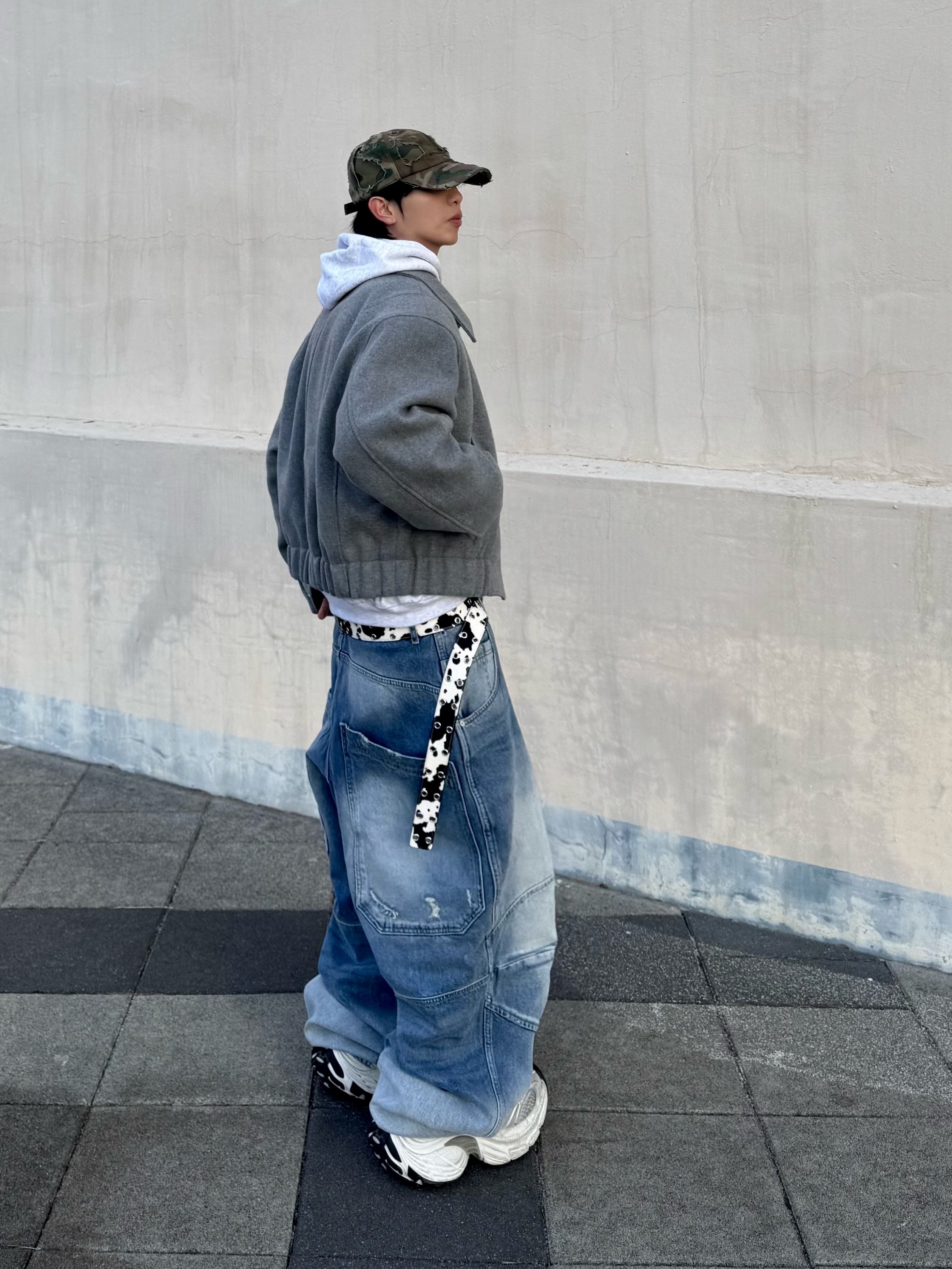 카미엔 x MJD 더블 홀 벨트 오레오 카프 헤어, 발렌시아가 10XL 스니커즈 화이트 그레이 실버 블랙 착용 스타일 - 5