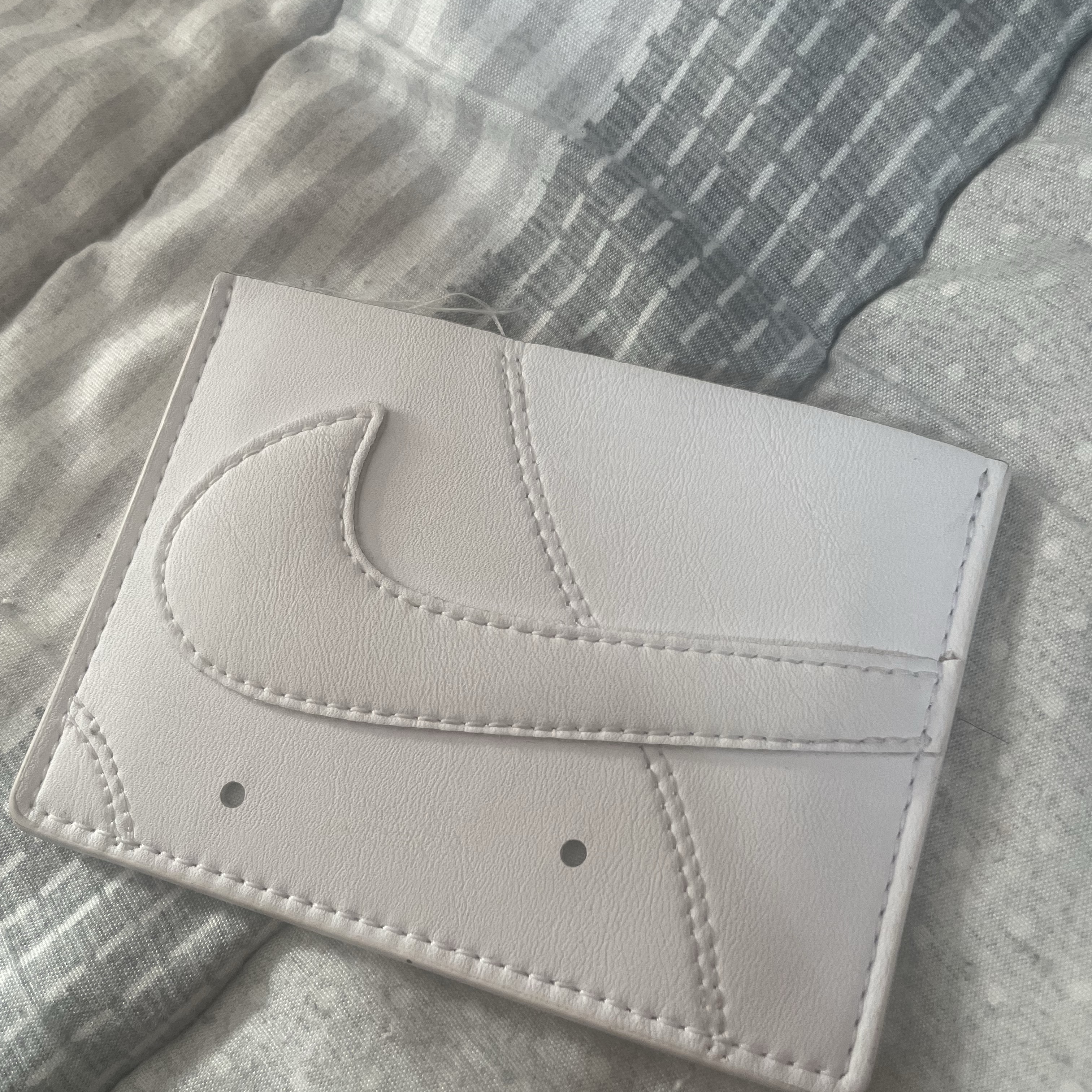 Nike Icon Air Force 1 Card Wallet White 착용 스타일