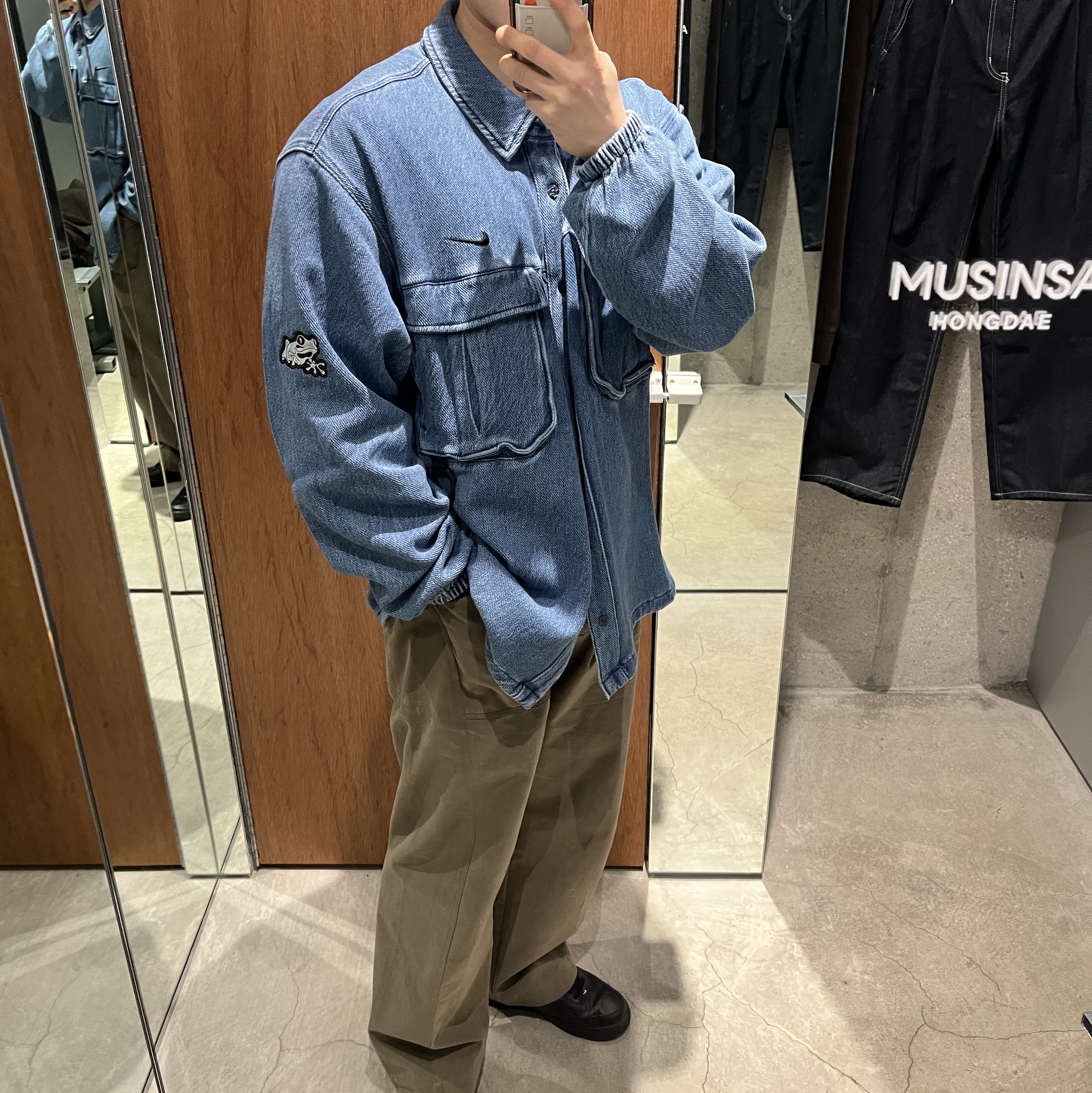 Nike x Drake Nocta Opal Lily Pad Denim Shirt French Blue (FZ3260-486) 착용 스타일 - 1