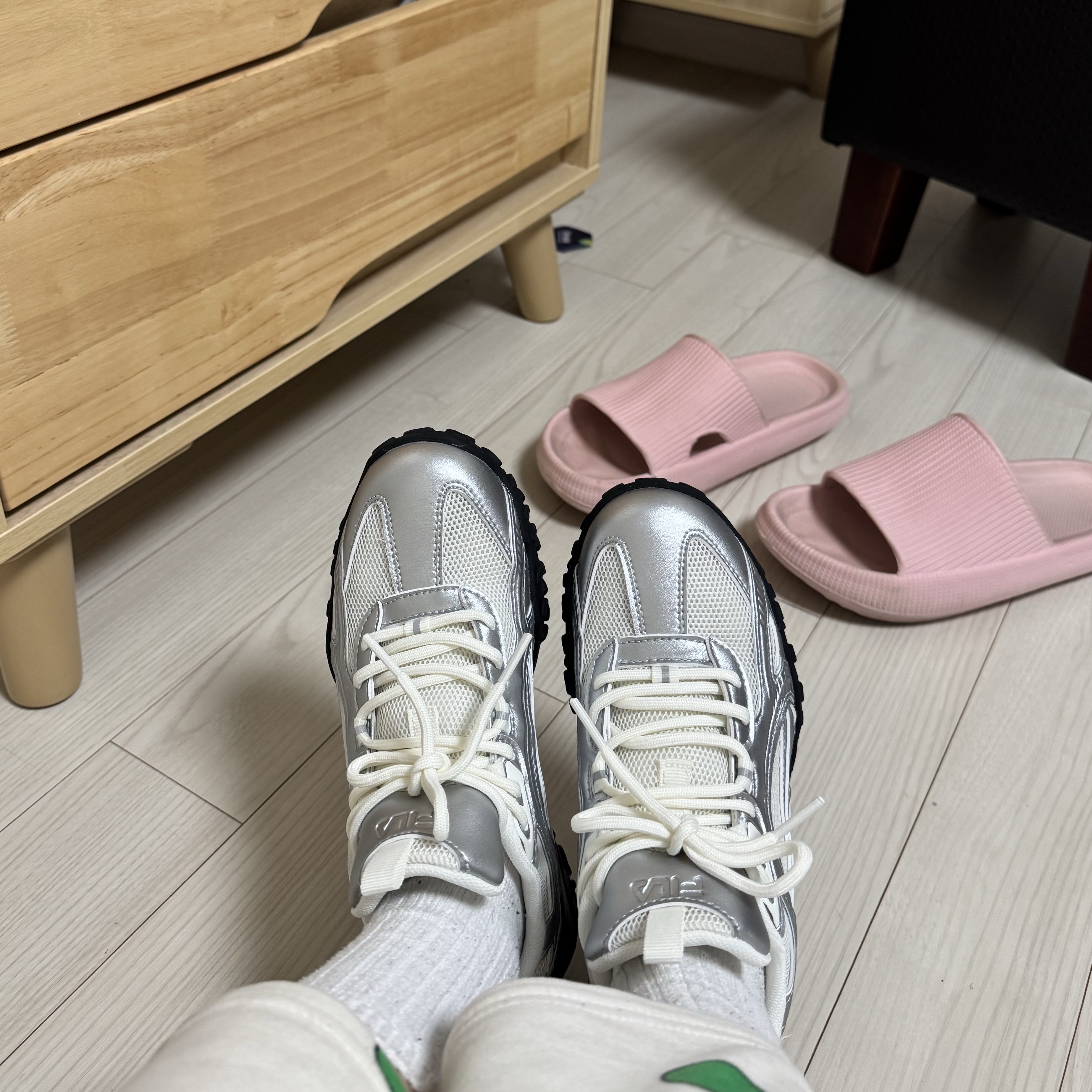 [6% 적립] FILA Echappe Ms Silvermoon 착용 스타일