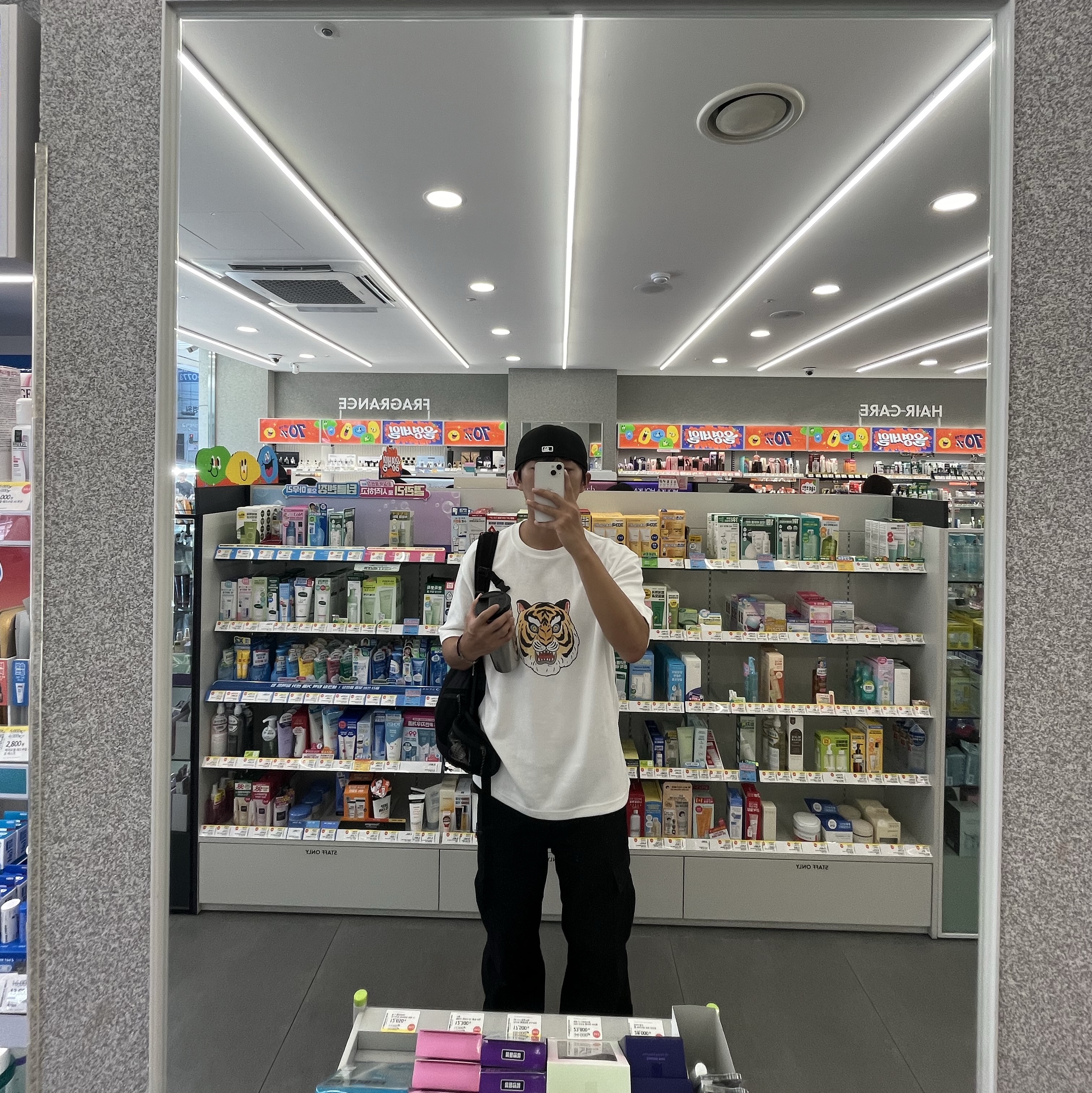 Kia Tigers x IAB Studio Tiger Head T-Shirt White 착용 스타일