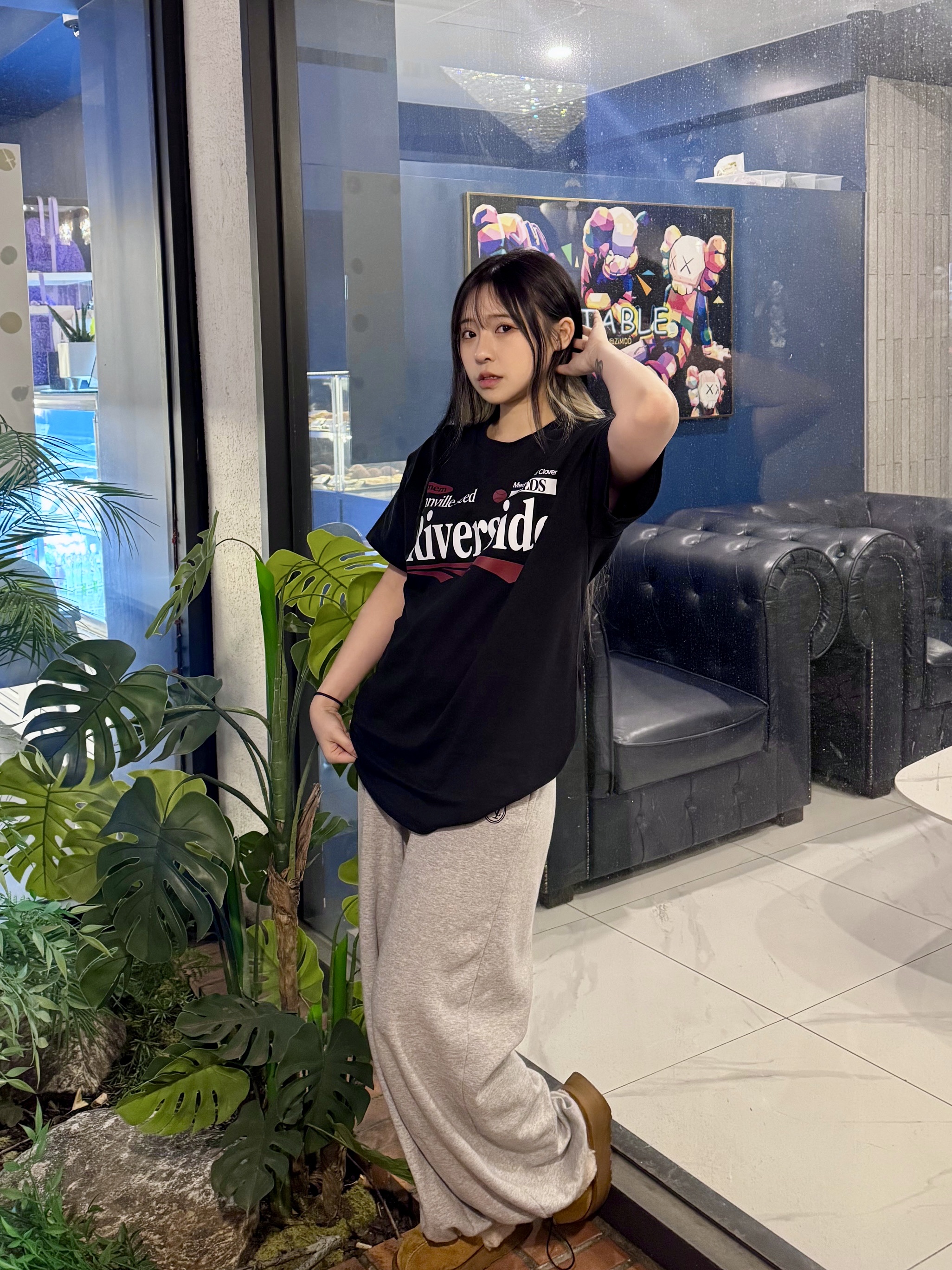 길단 X 이엠이엠 리버사이드 티셔츠 블랙 착용 스타일 - 8