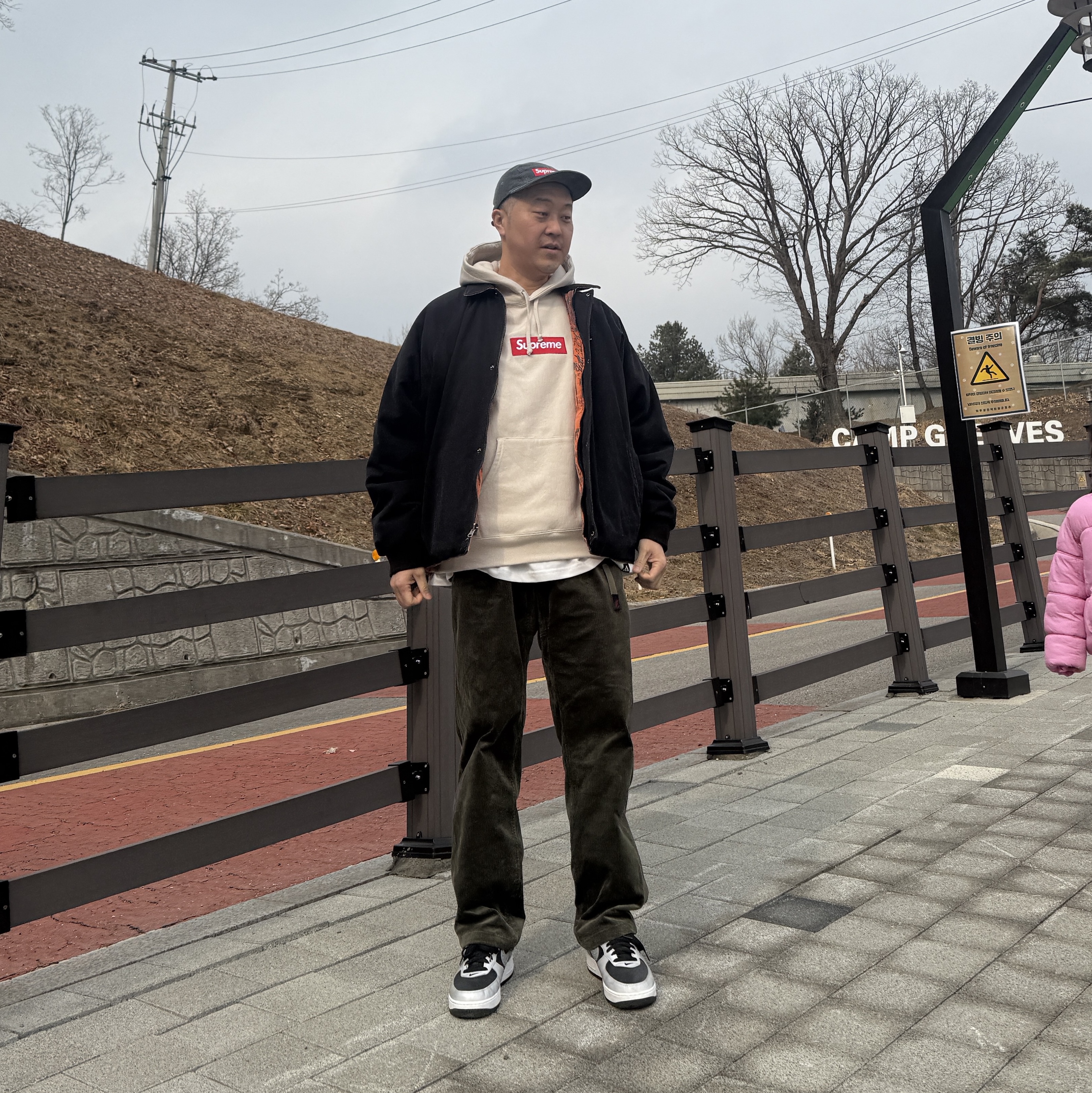 Supreme Realtree Reversible Quilted Work Jacket Black - 24SS, Nike Air Force 1 B Silver Snake 착용 스타일 - 2