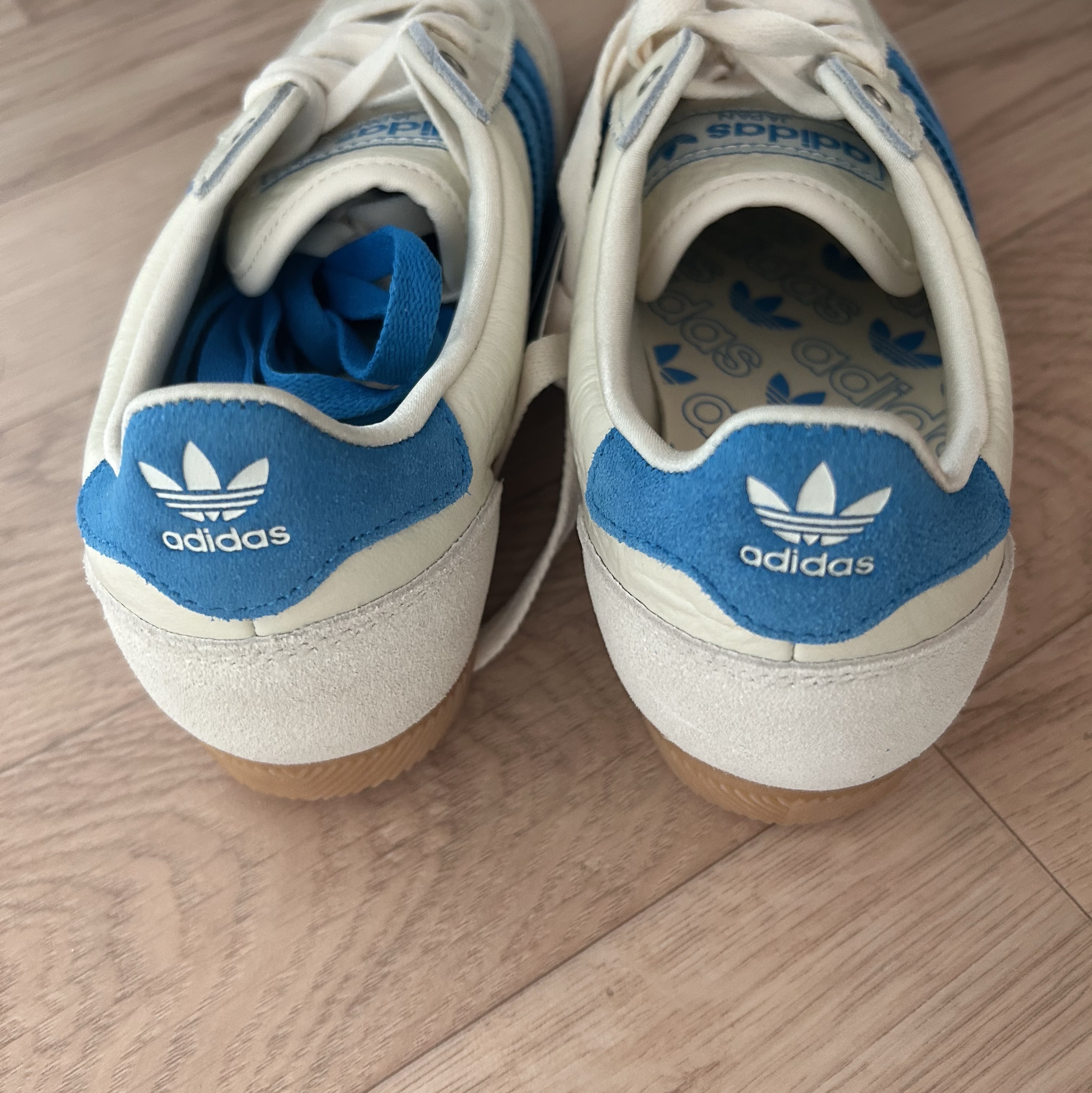 (W) Adidas Japan Cream White Blue 착용 스타일