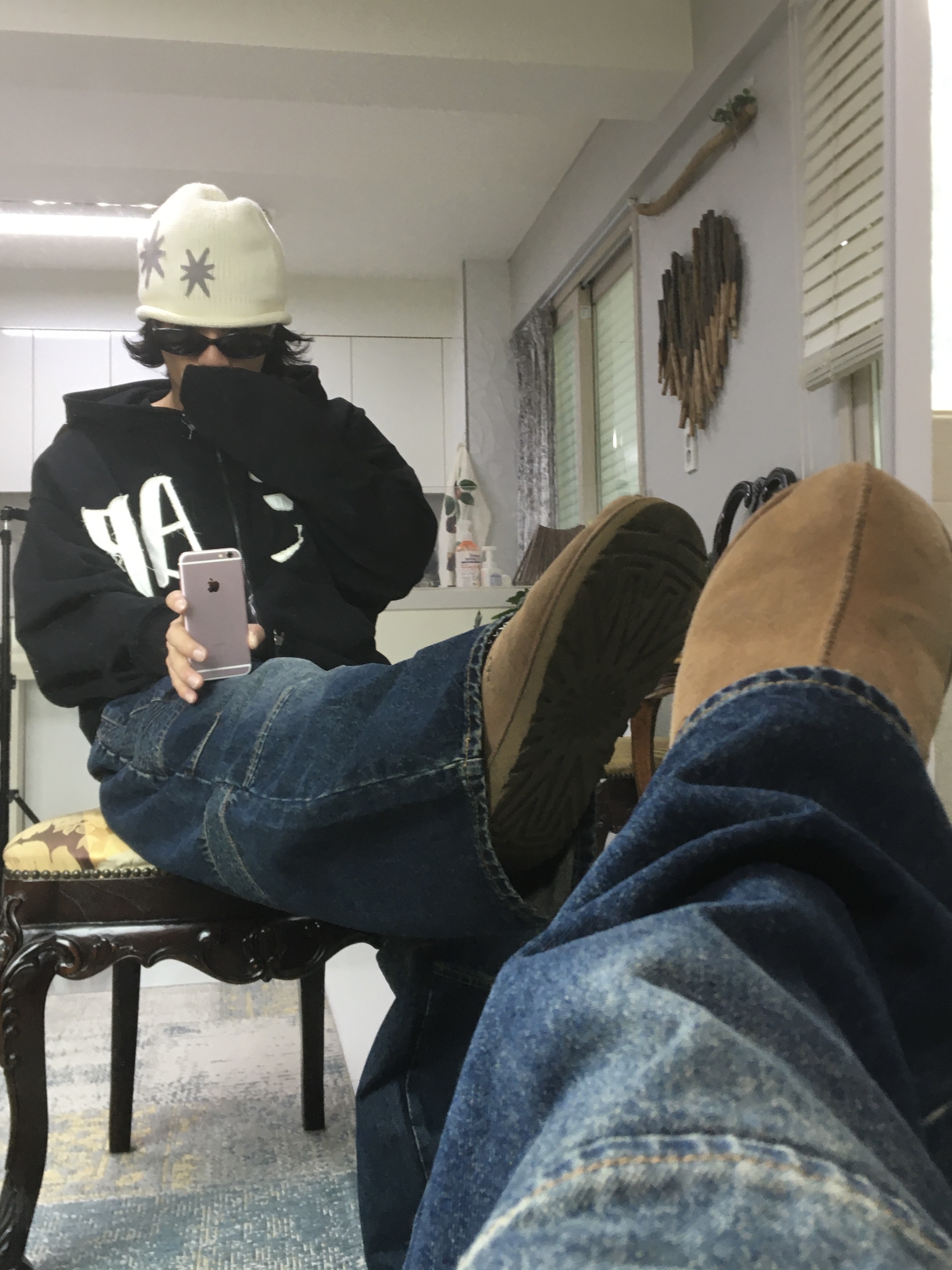 (W) 어그 타스만 슬리퍼 체스트넛 착용 스타일 - 1