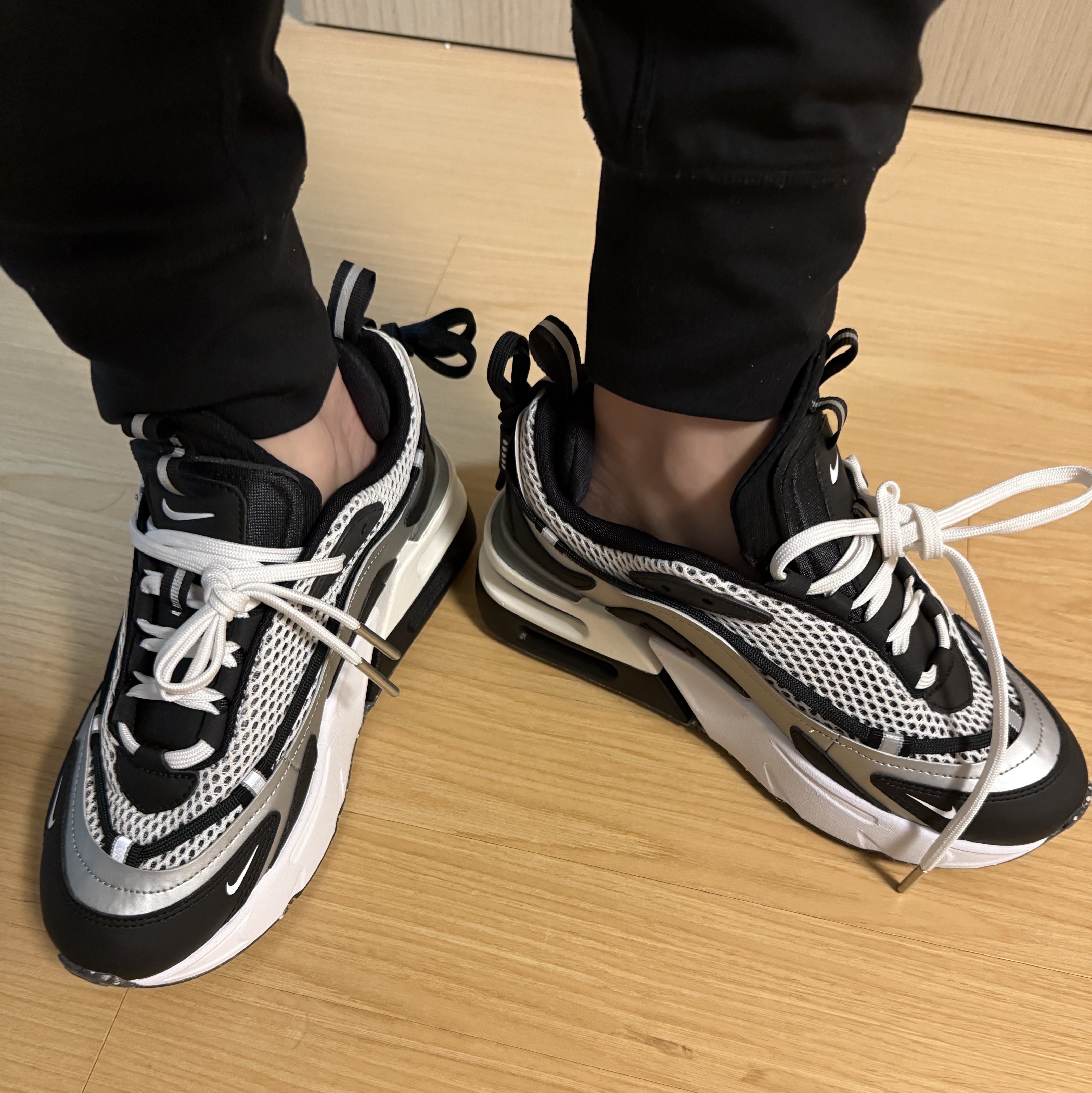 (W) Nike Air Max Furyosa Silver and Black 착용 스타일