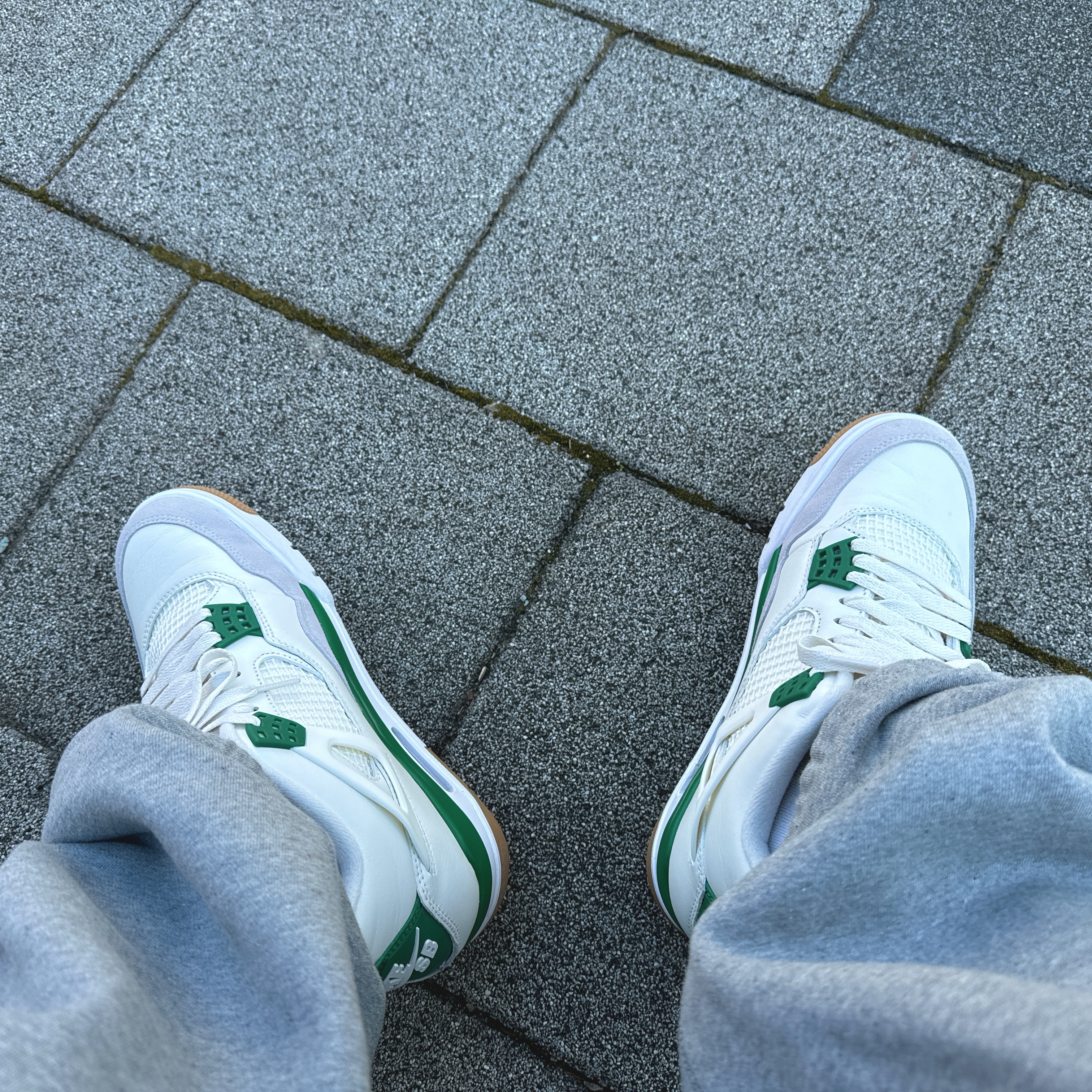 Jordan 4 x Nike SB Retro SP Pine Green 착용 스타일