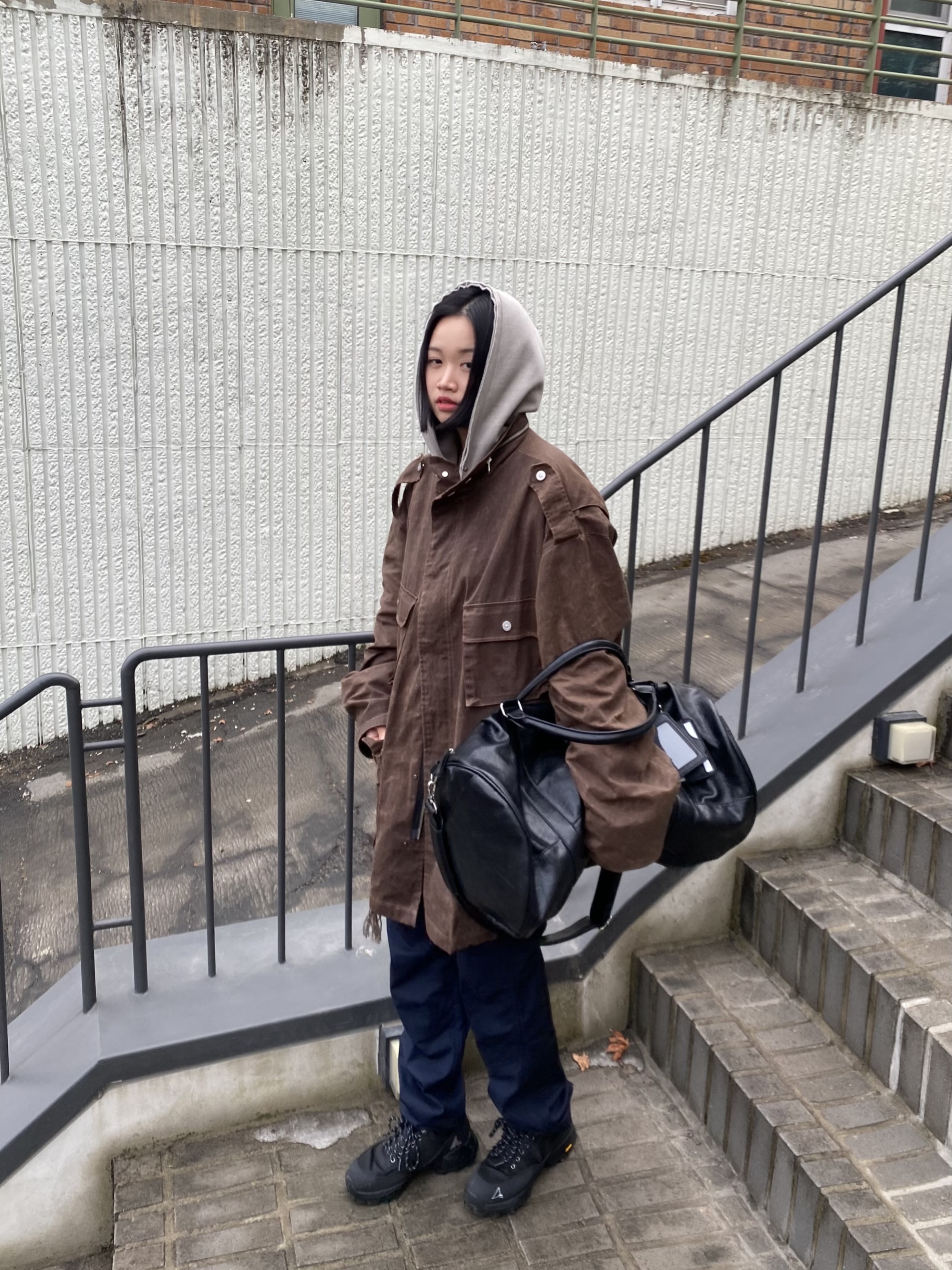 Roa Hiking Neal Black, Vacant Archive Broner Waxed Field Jacket Brown 착용 스타일
