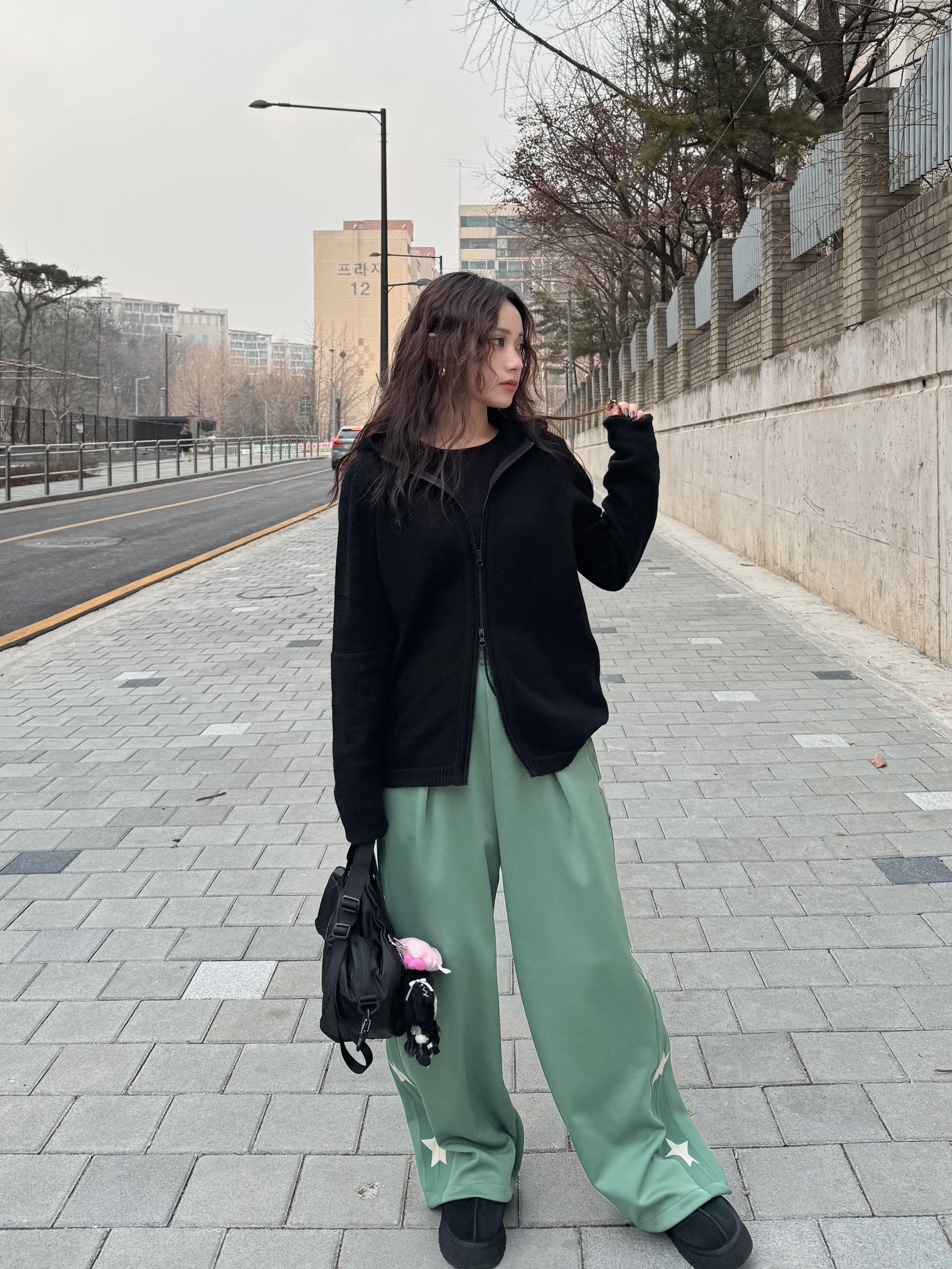Kapital Stuntman & Woman Smooth Jersey Baggy Track Pants Light Green, Stone Island 509A3 Lambswool Hooded Cardigan Knit Black - 22FW 착용 스타일 - 1