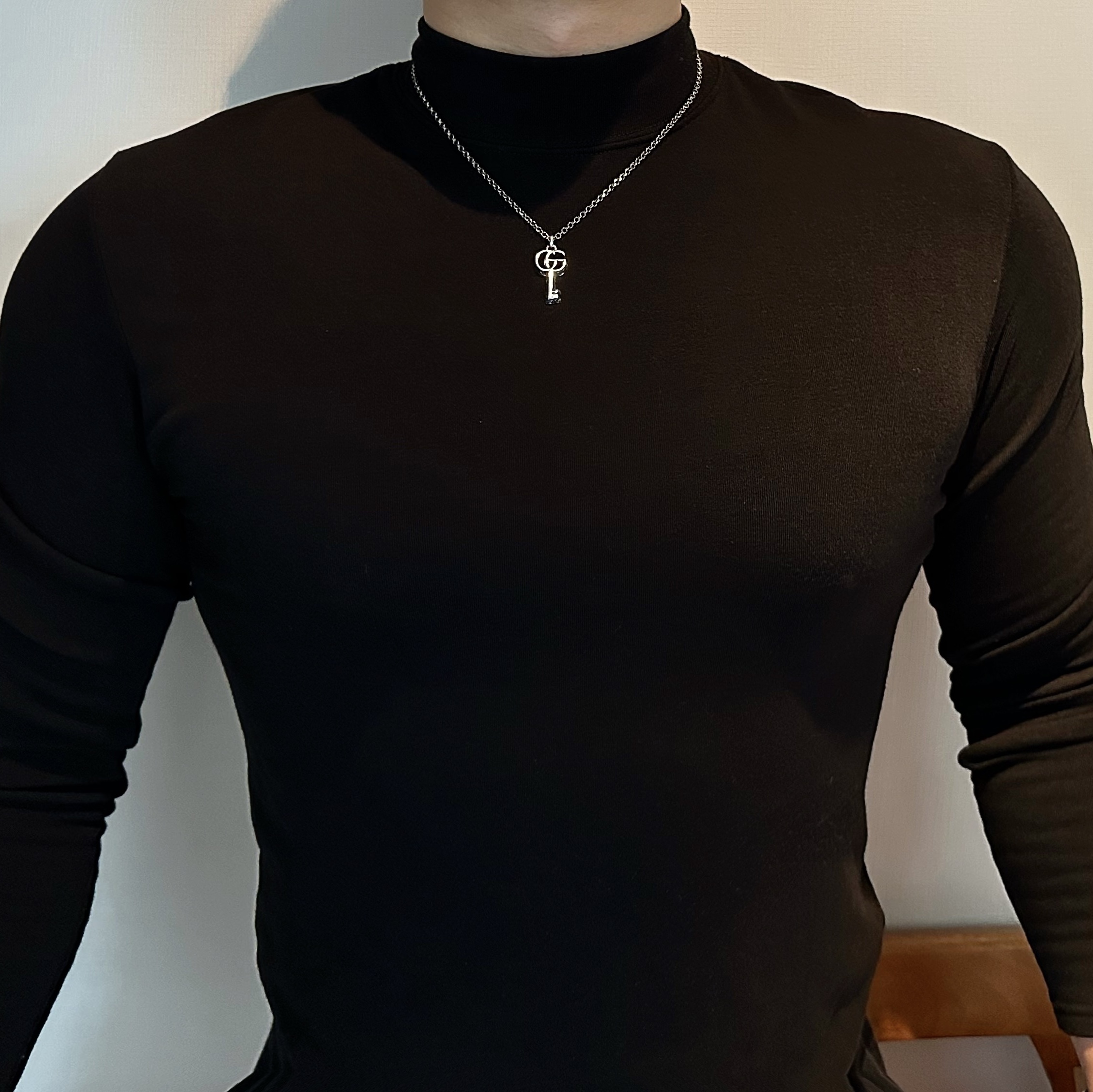 Gucci Double G Key Necklace Silver 착용 스타일